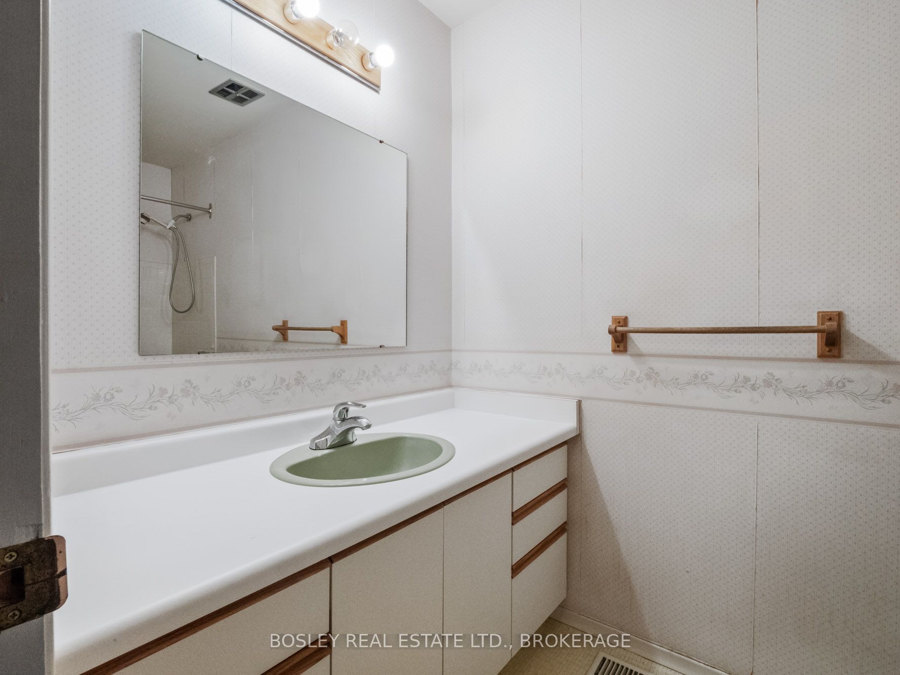#51 - 122 Lakeshore Road Property Photo 23