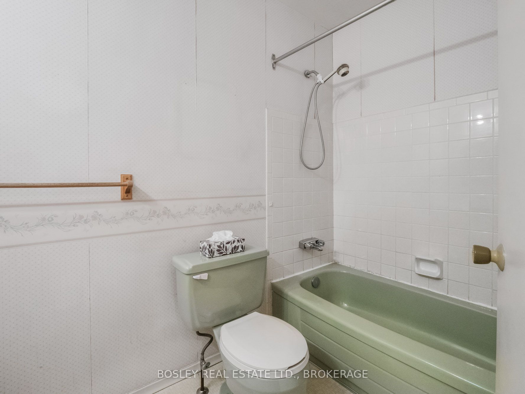 #51 - 122 Lakeshore Road Property Photo 24