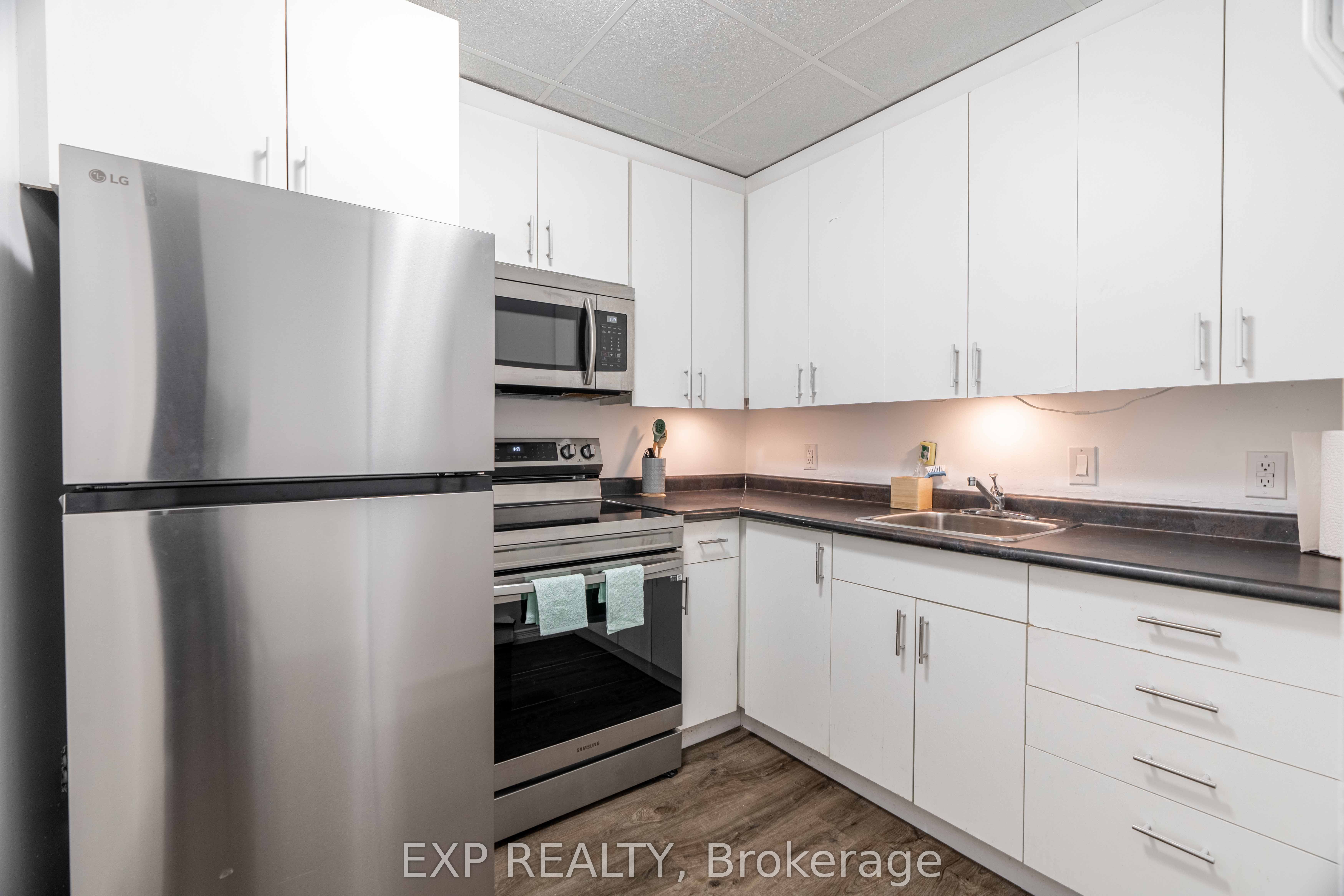 344.5 Richmond Street Property Photo 17