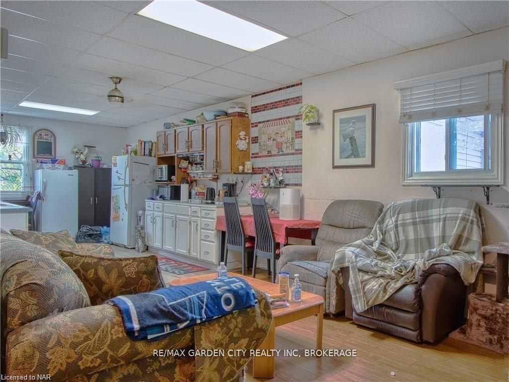 243 Ontario Street Property Photo 4