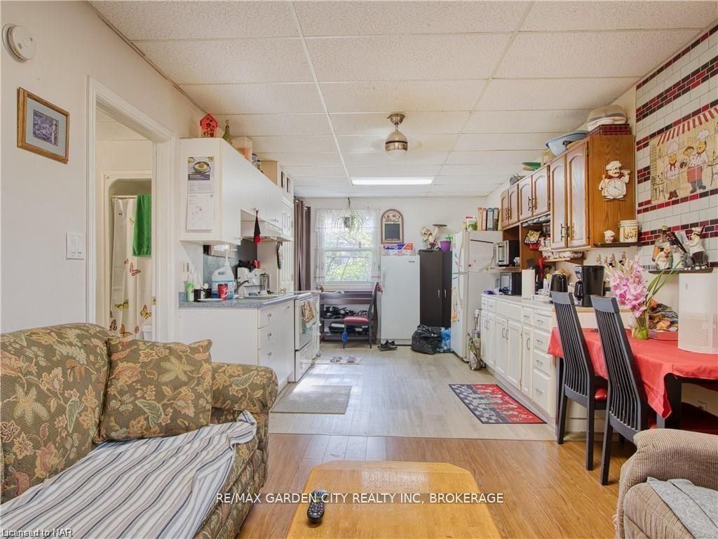 243 Ontario Street Property Photo 5