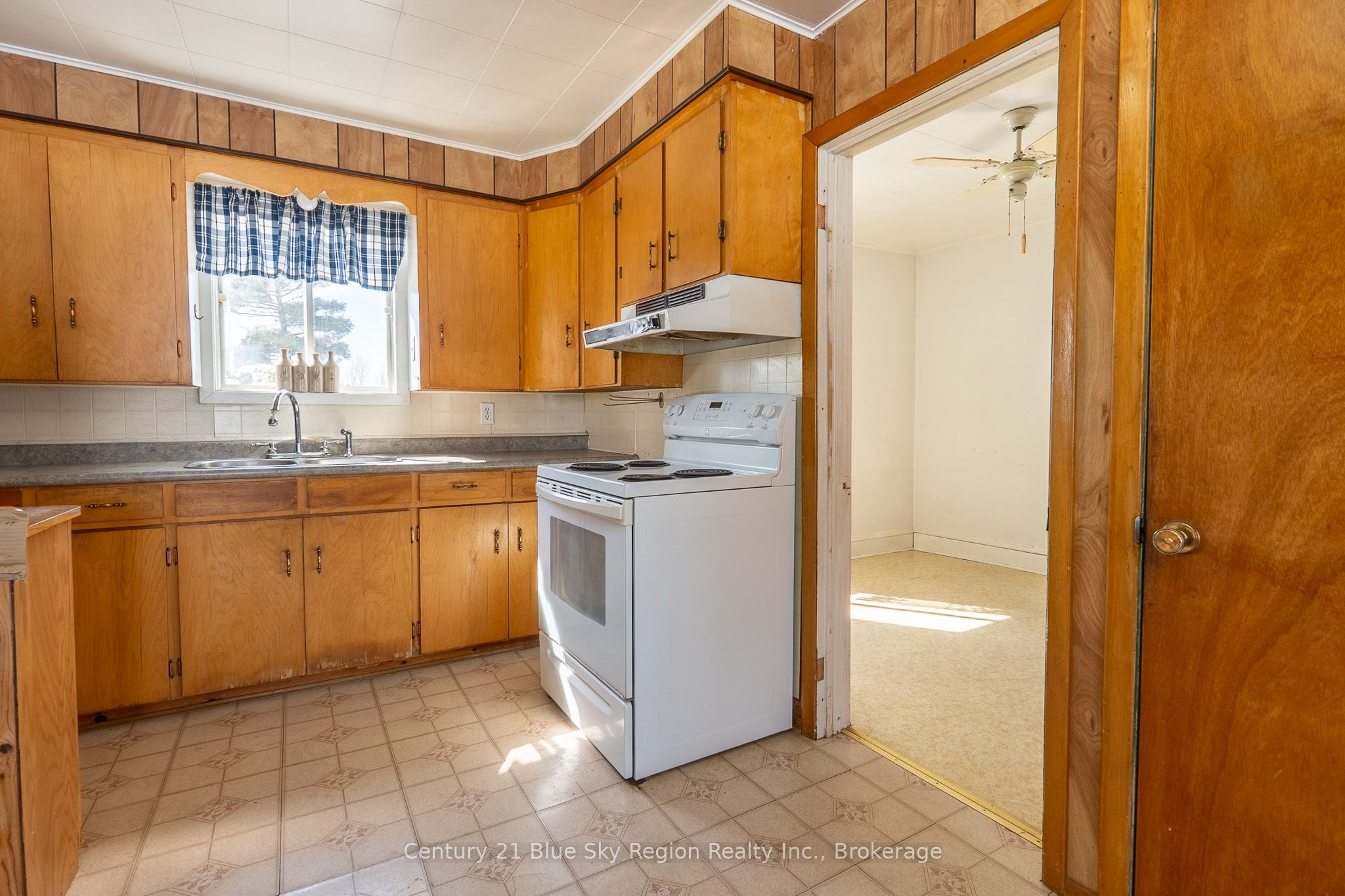 8919 Highway 64 Property Photo 4