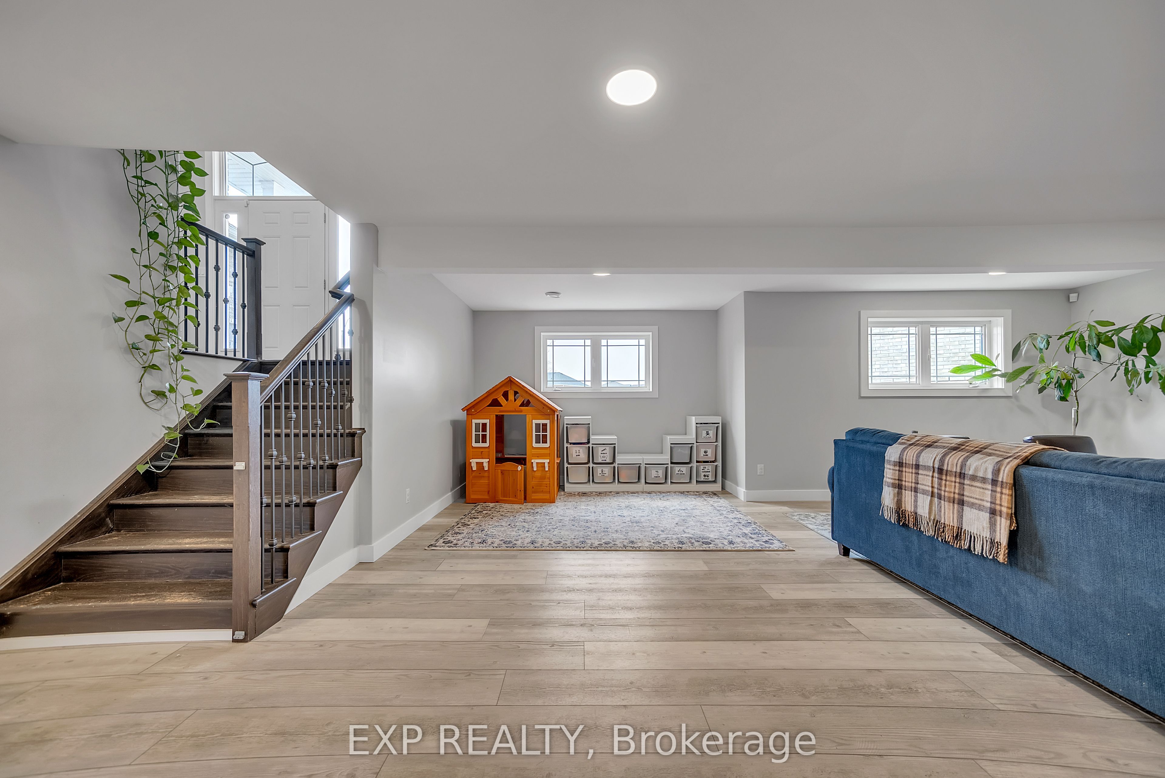 10 Spencer Court Property Photo 28