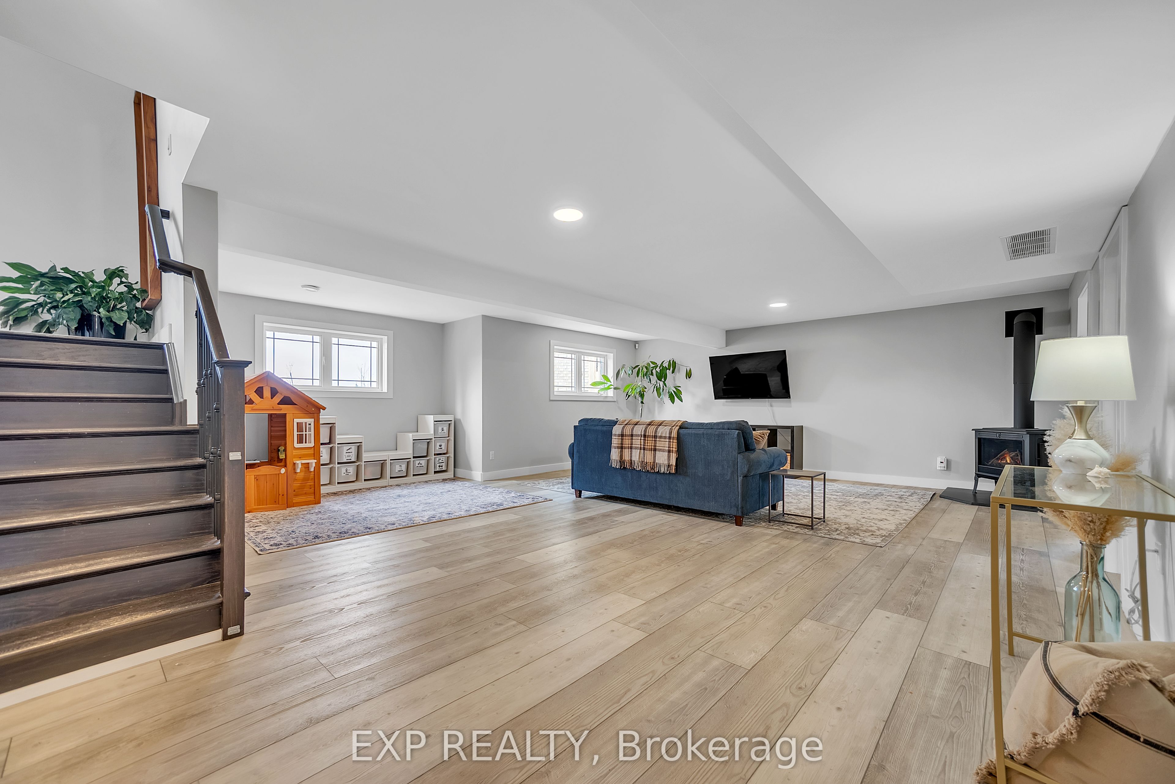 10 Spencer Court Property Photo 29