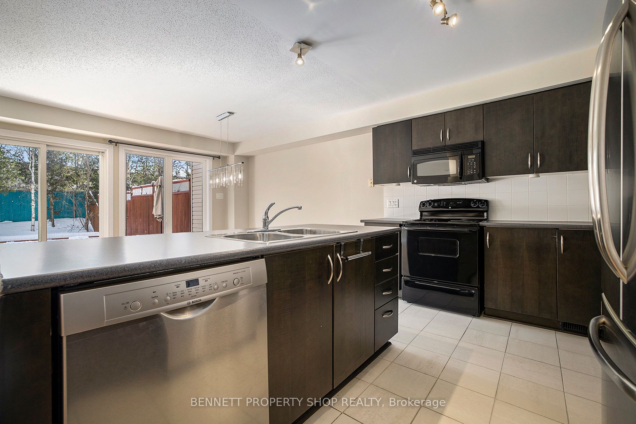 107 Bandelier Way Property Photo 6