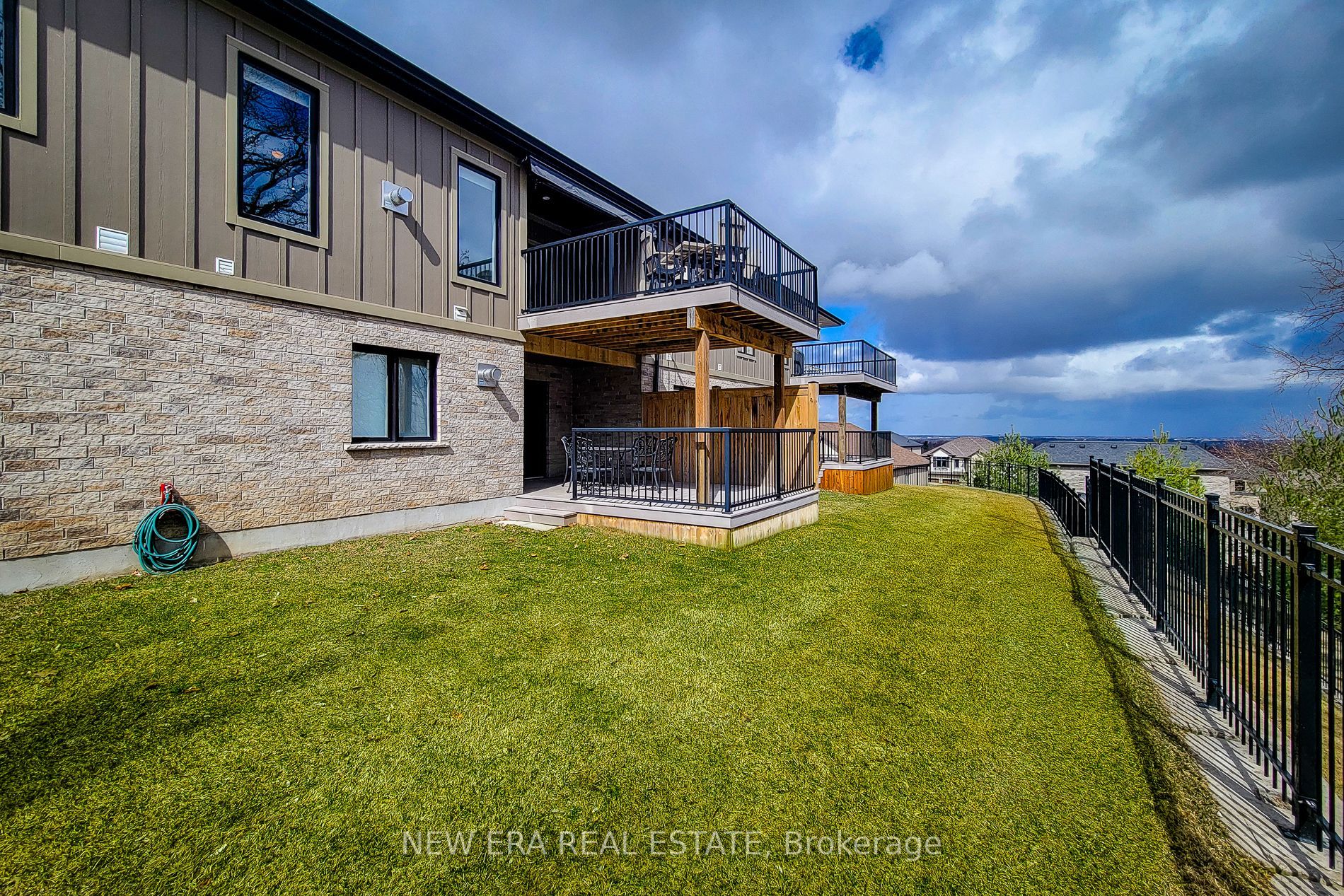 32 Ridgeview Crescent Property Photo 4