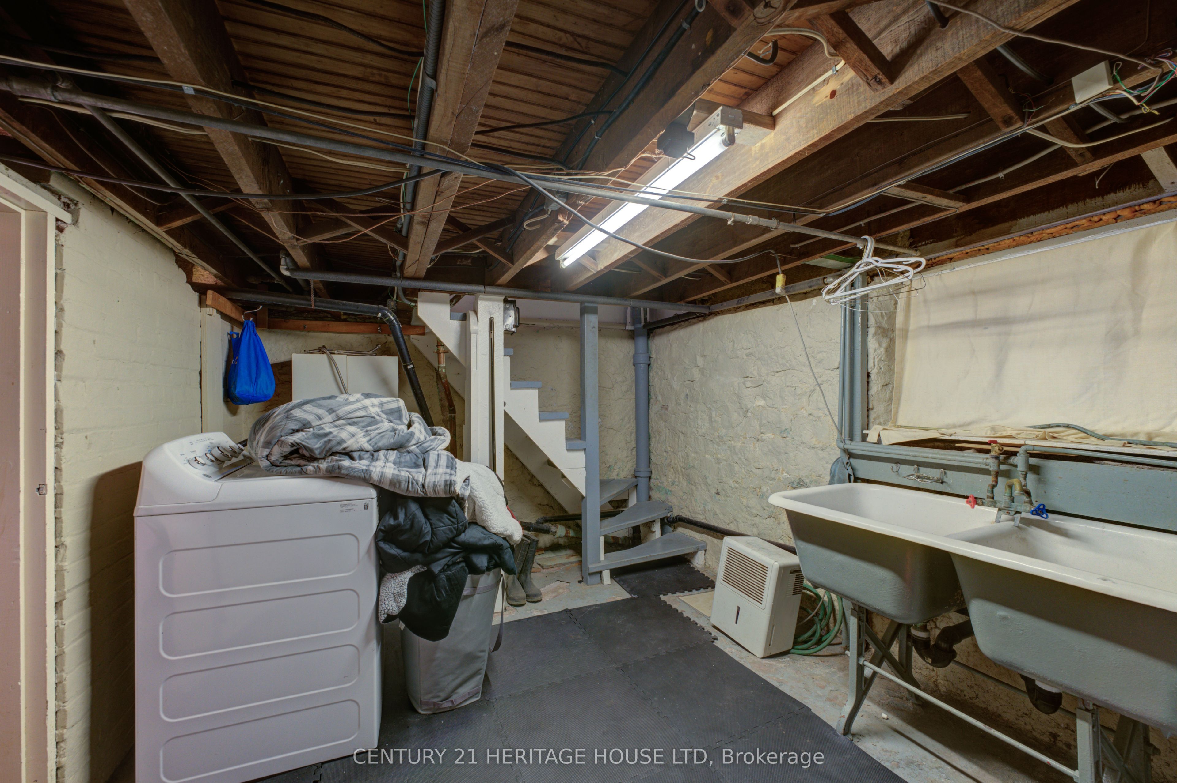 111 Erie Avenue Property Photo 27