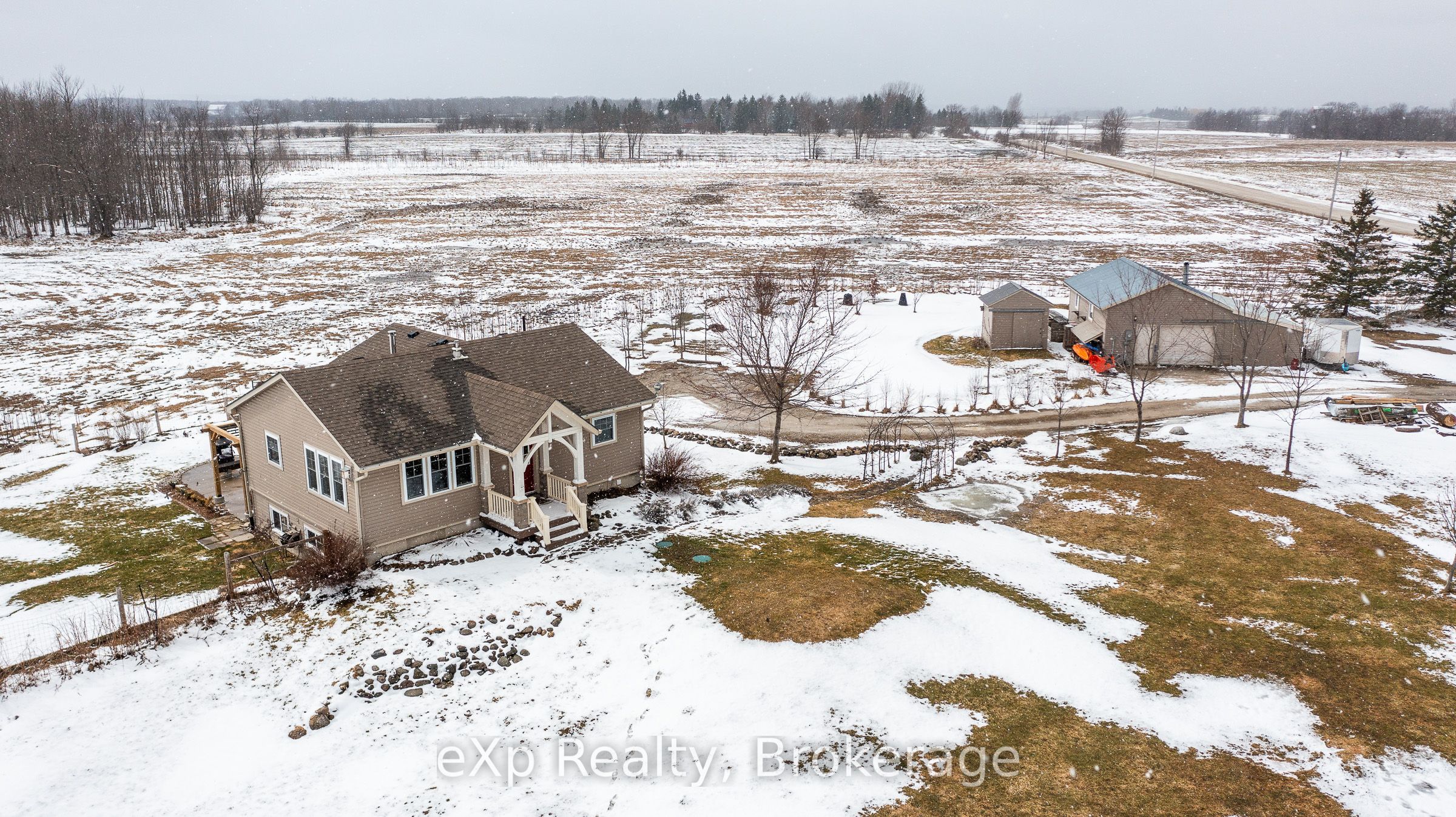 324588 27 Sideroad Property Photo 1