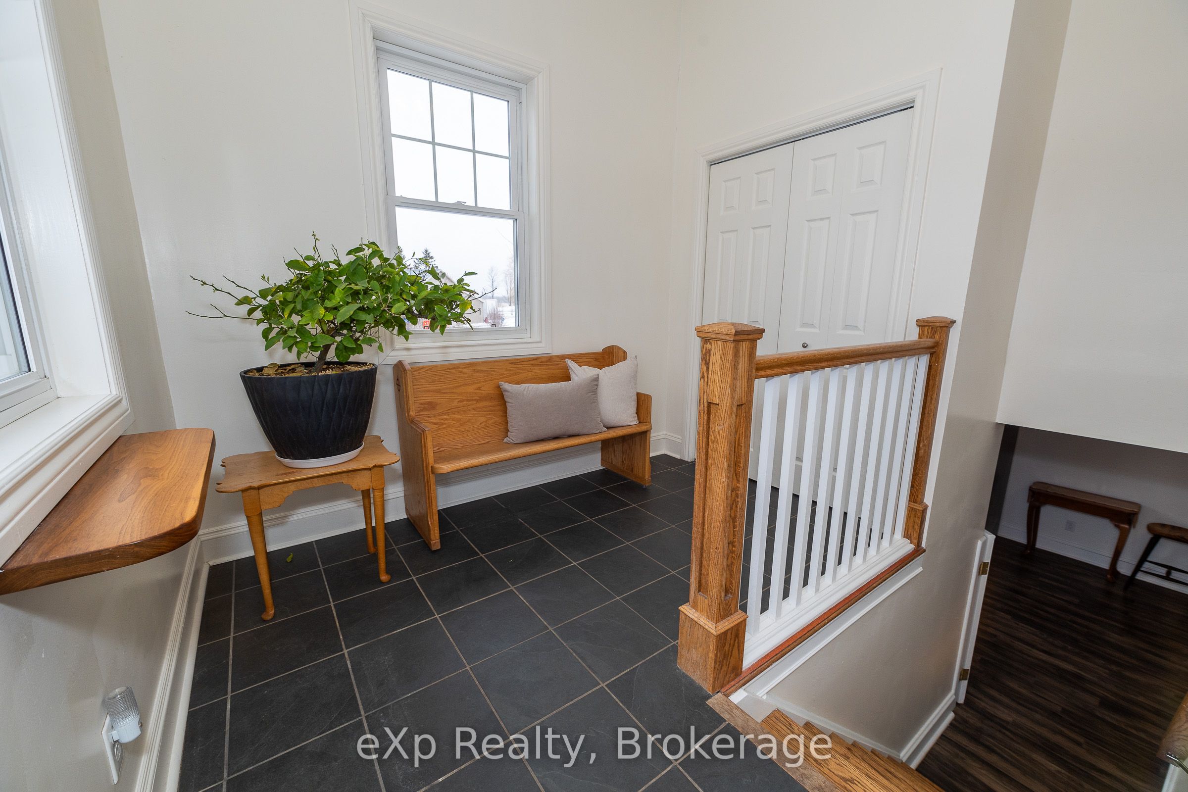 324588 27 Sideroad Property Photo 4