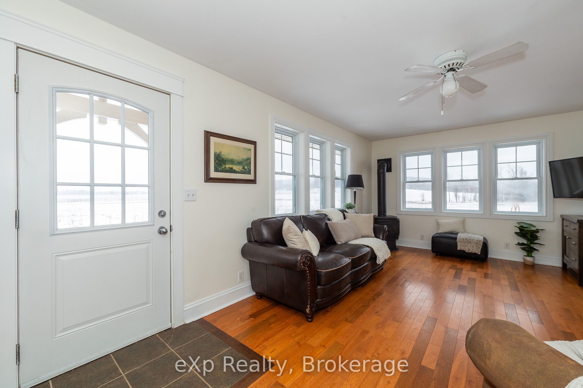 324588 27 Sideroad Property Photo 10