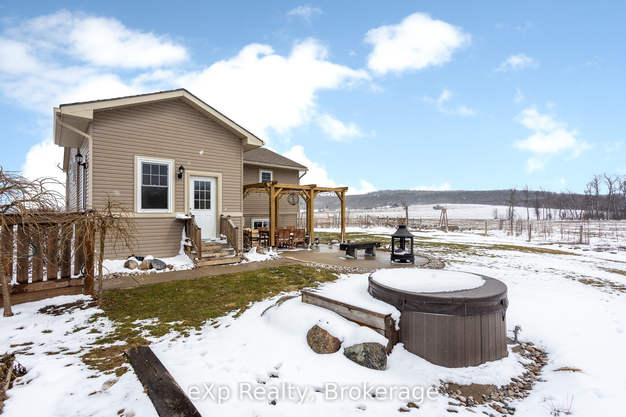 324588 27 Sideroad Property Photo 29