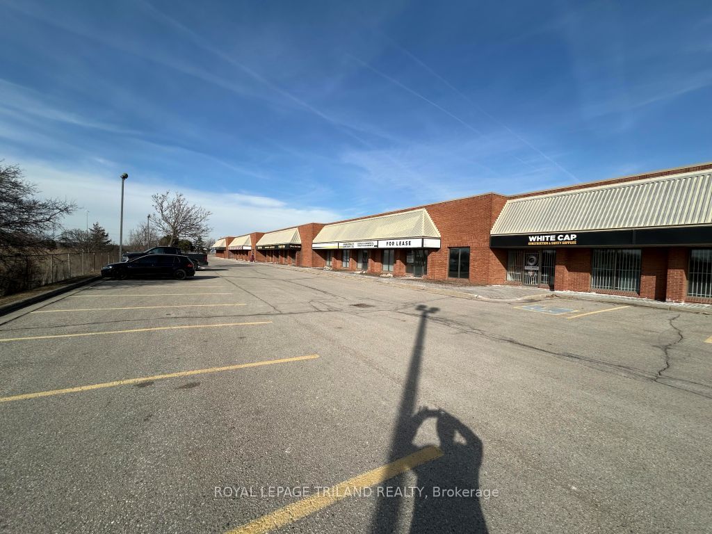 #32 - 1398 Wellington Road Property Photo 1