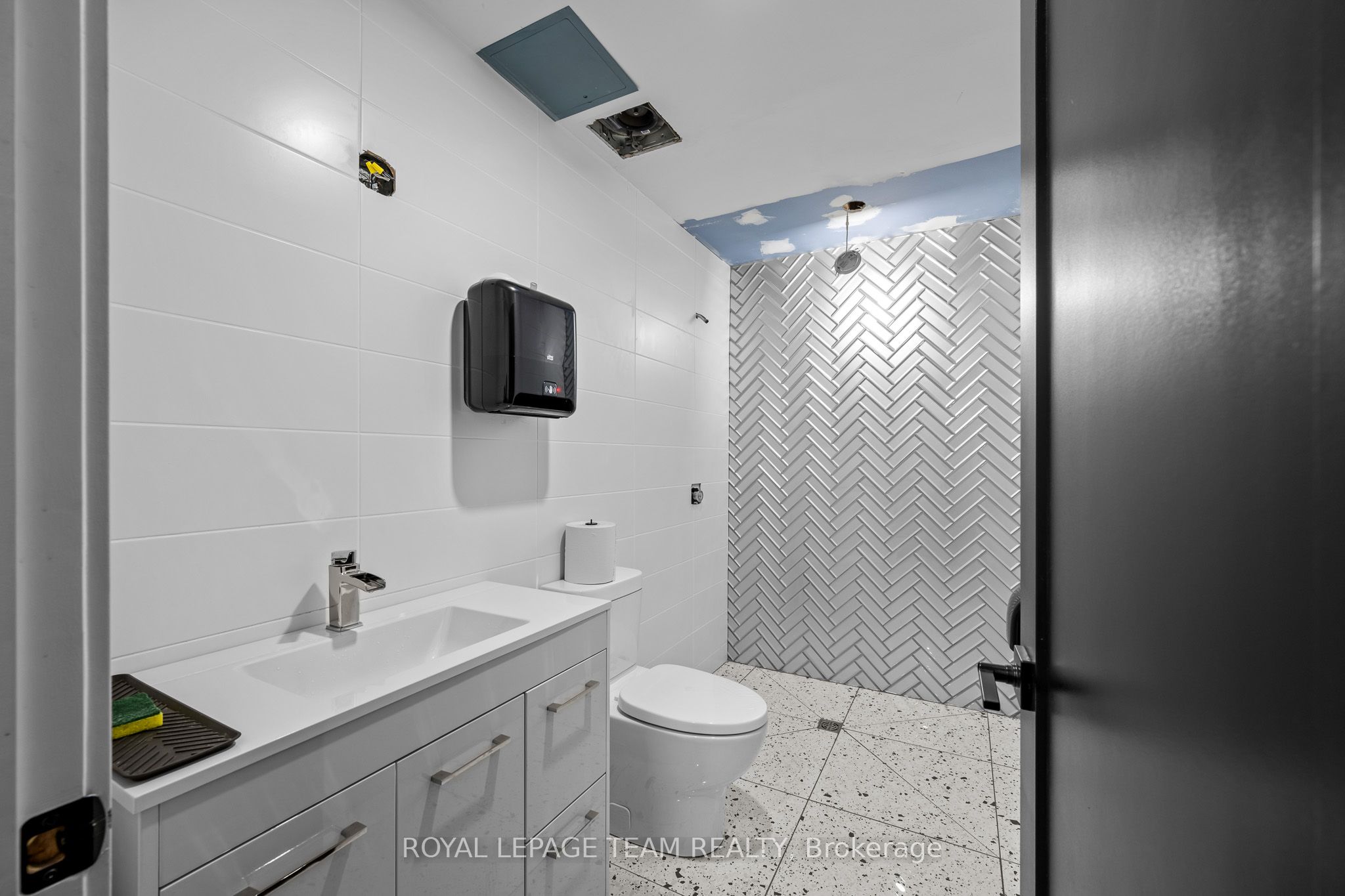 #123 - 15 Capella Court Property Photo 31