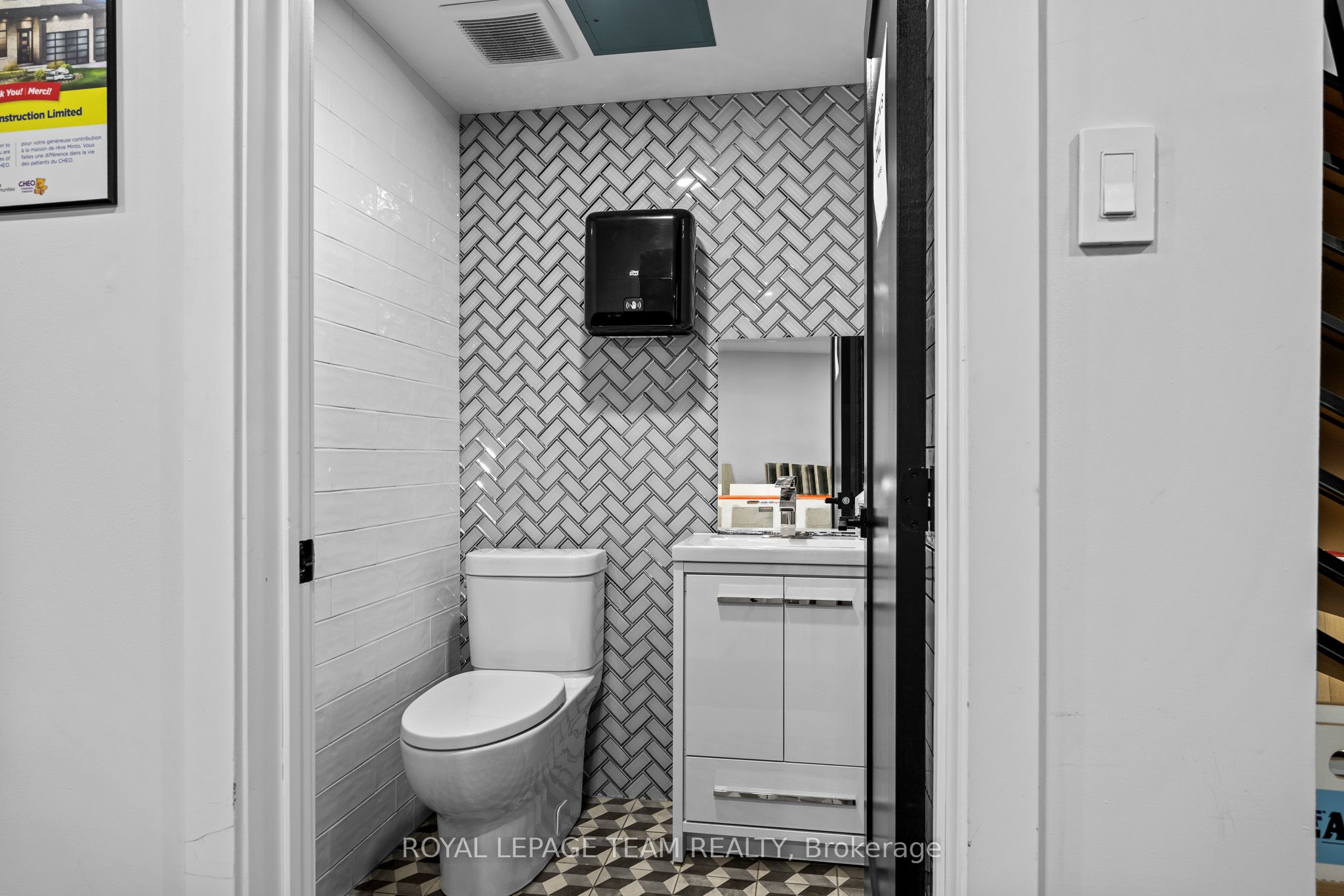 #123 - 15 Capella Court Property Photo 32