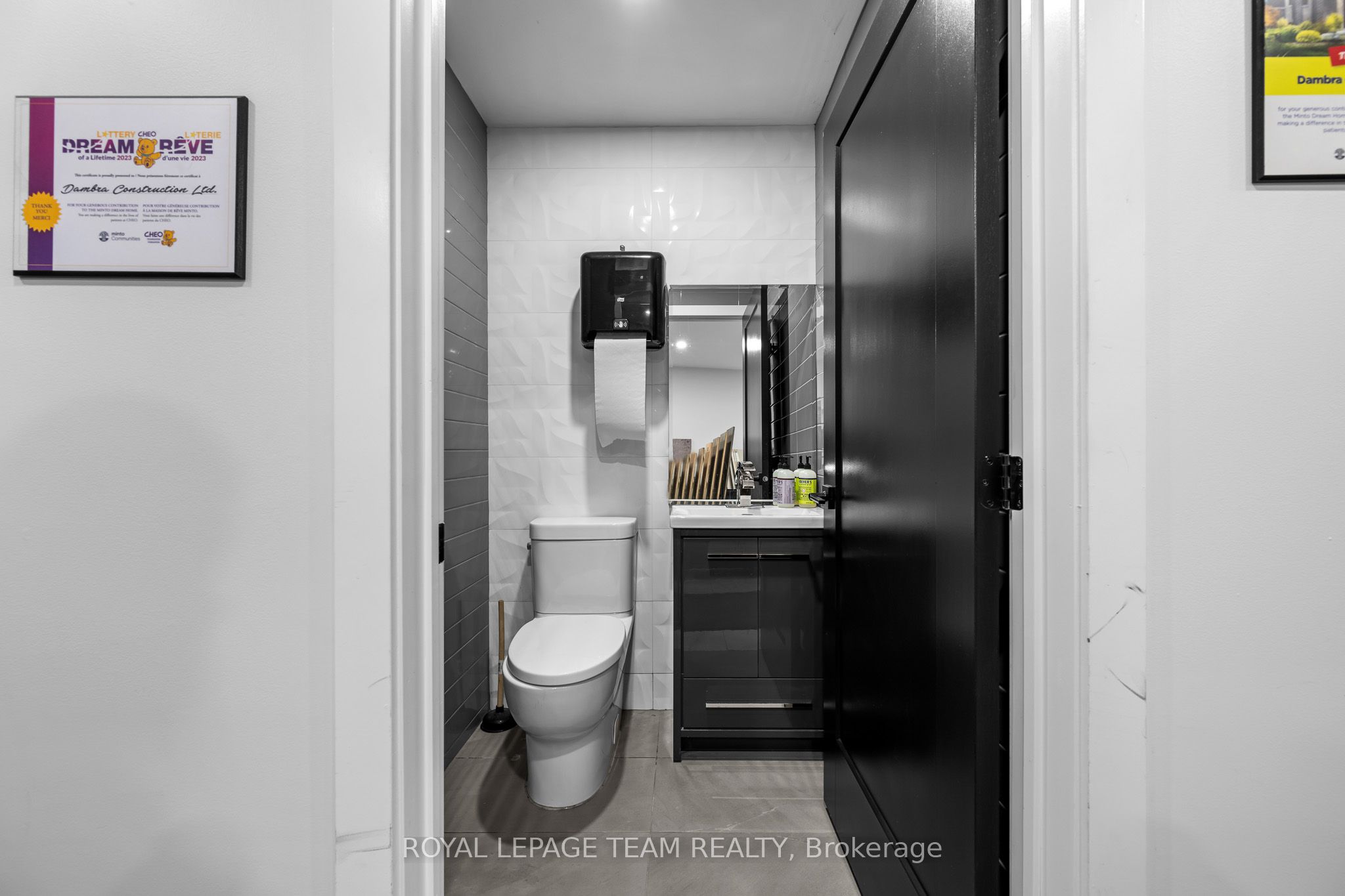 #123 - 15 Capella Court Property Photo 33