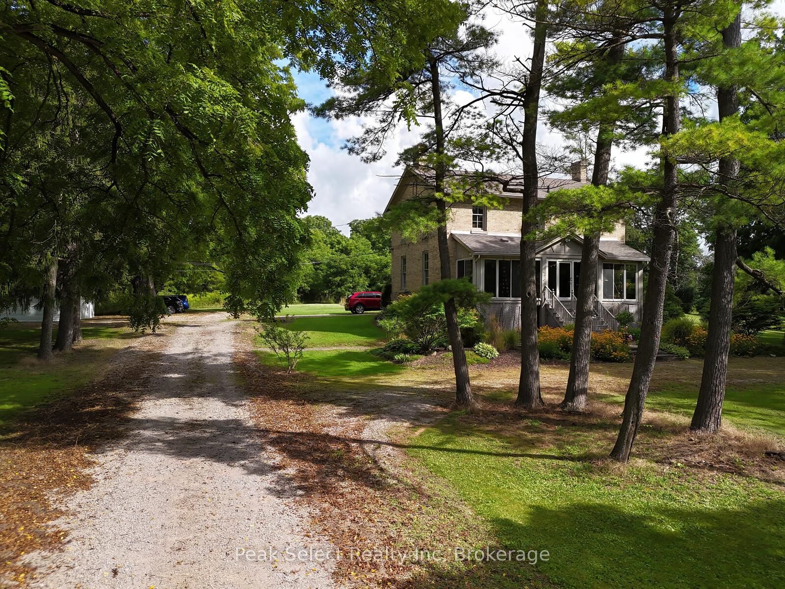 1511 Gainsborough Road Property Photo 4
