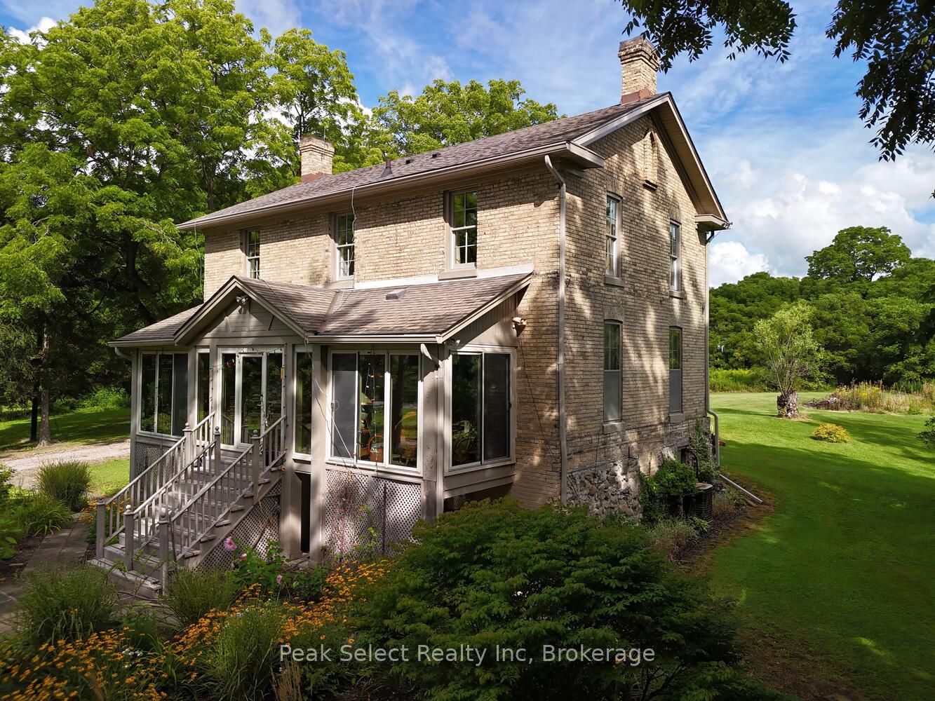 1511 Gainsborough Road Property Photo 5