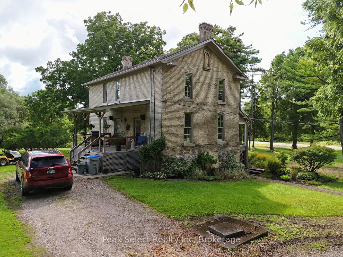 1511 Gainsborough Road Property Photo 6
