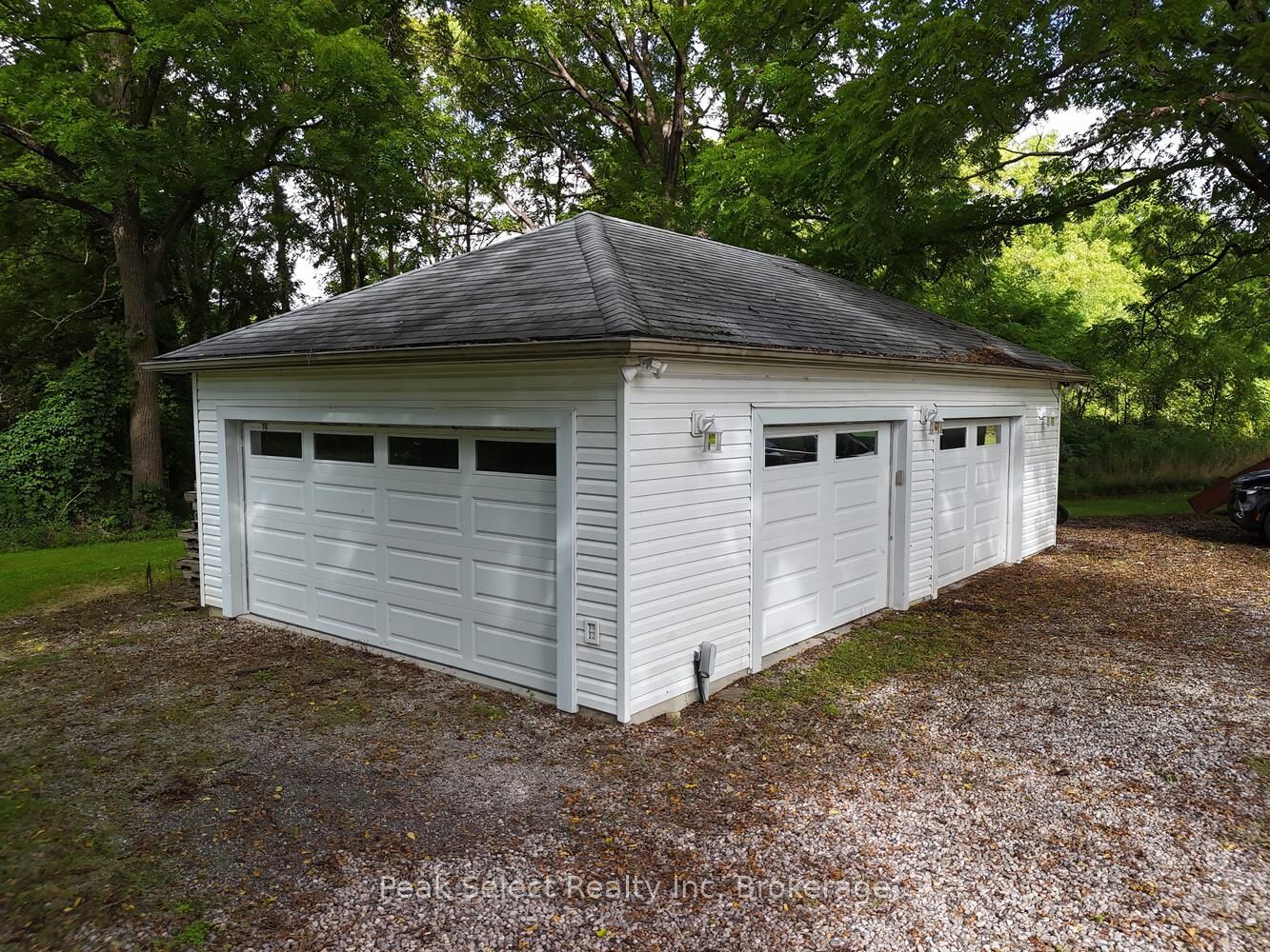 1511 Gainsborough Road Property Photo 14
