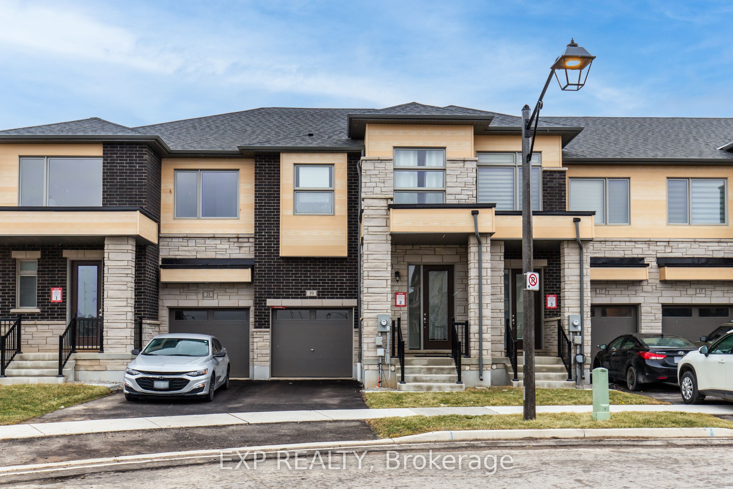 19 Molnar Cres Property Photo