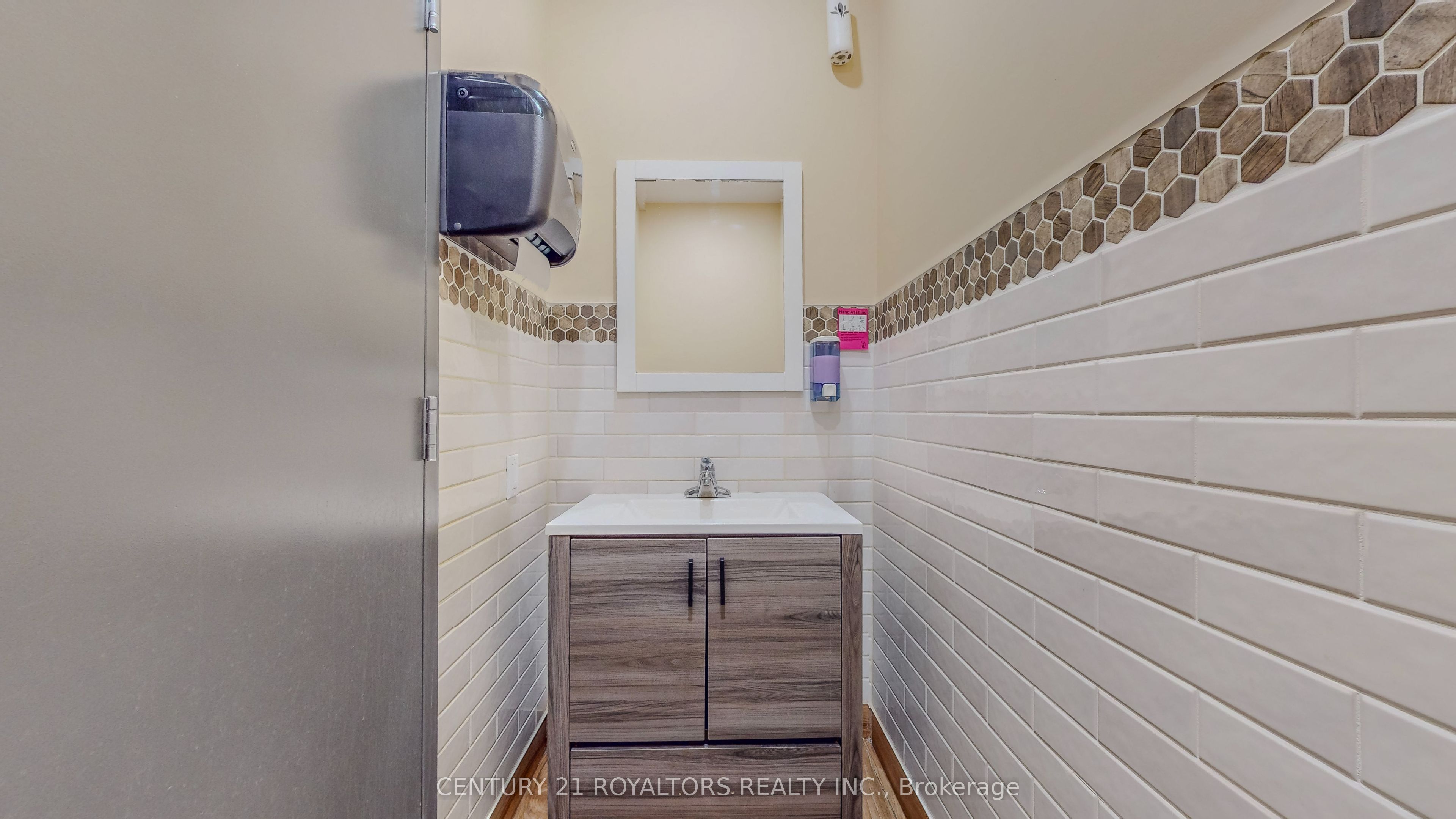 #9 - 39 King George Road Property Photo 16