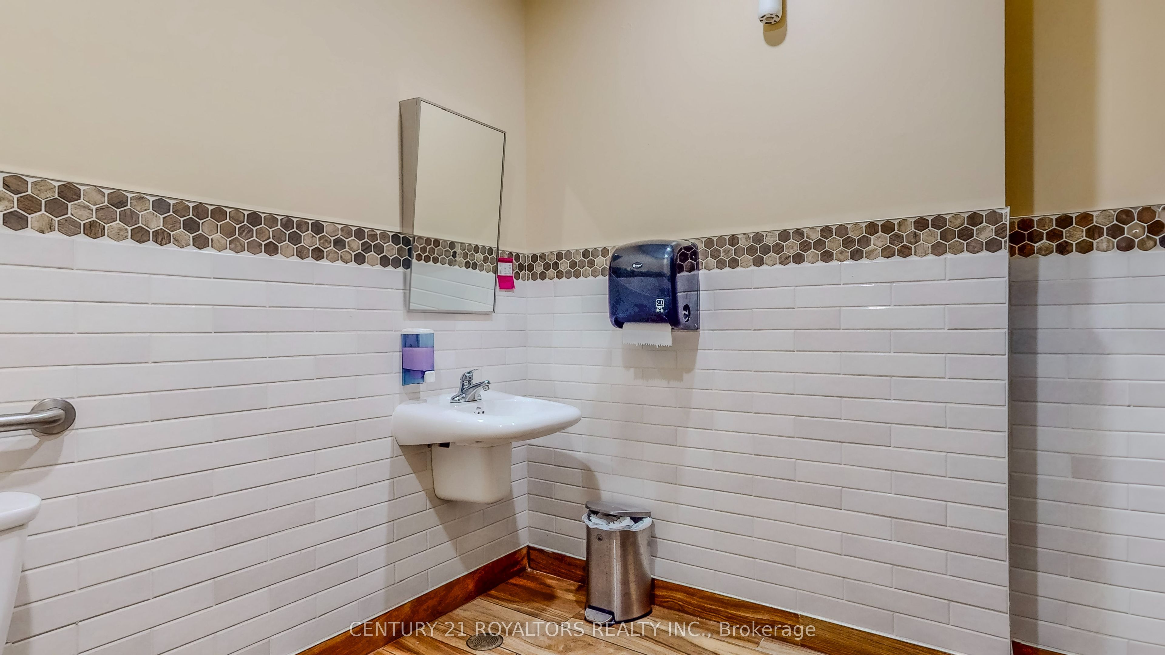 #9 - 39 King George Road Property Photo 17