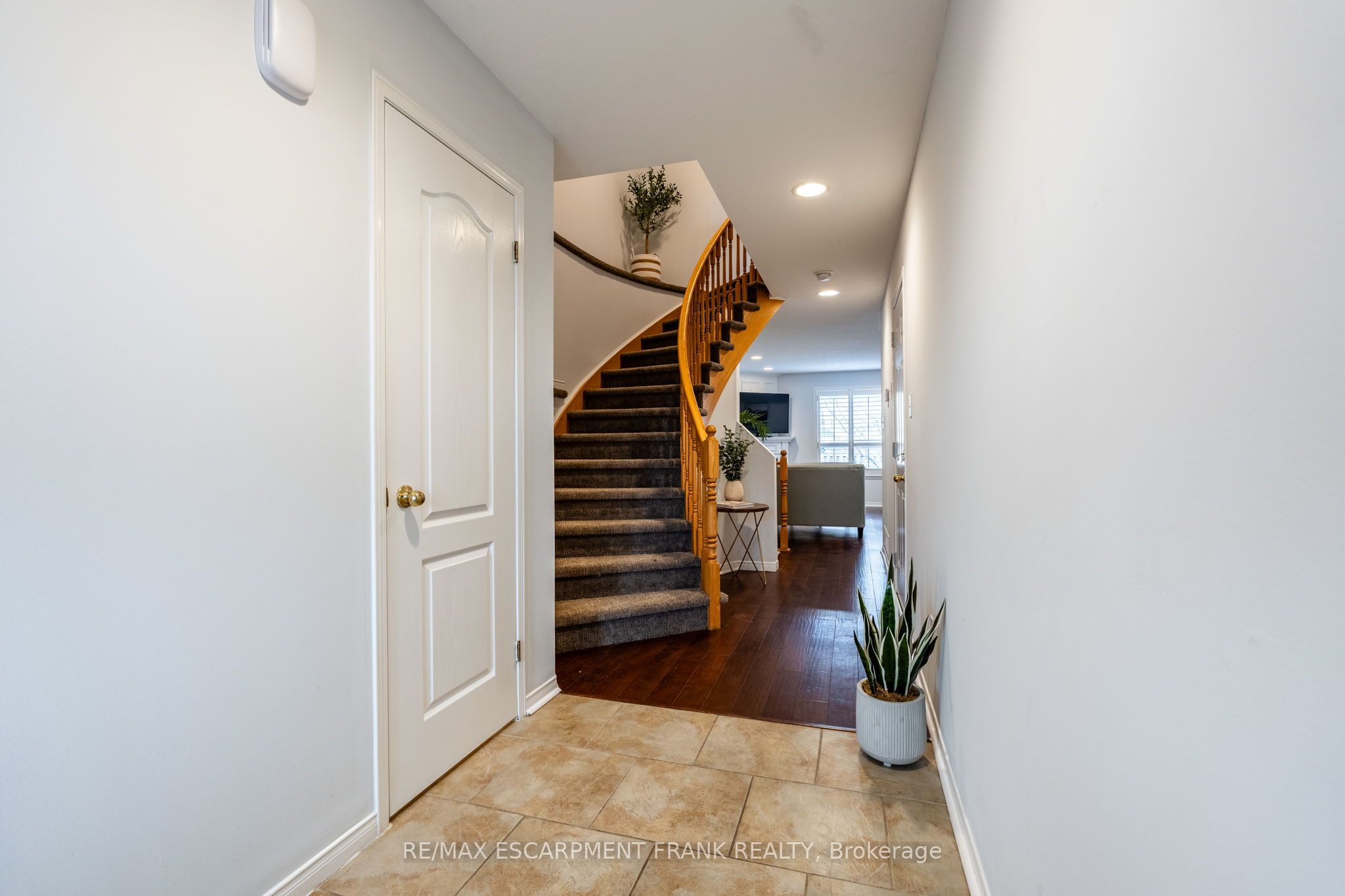 83 Foxborough Drive Property Photo 4