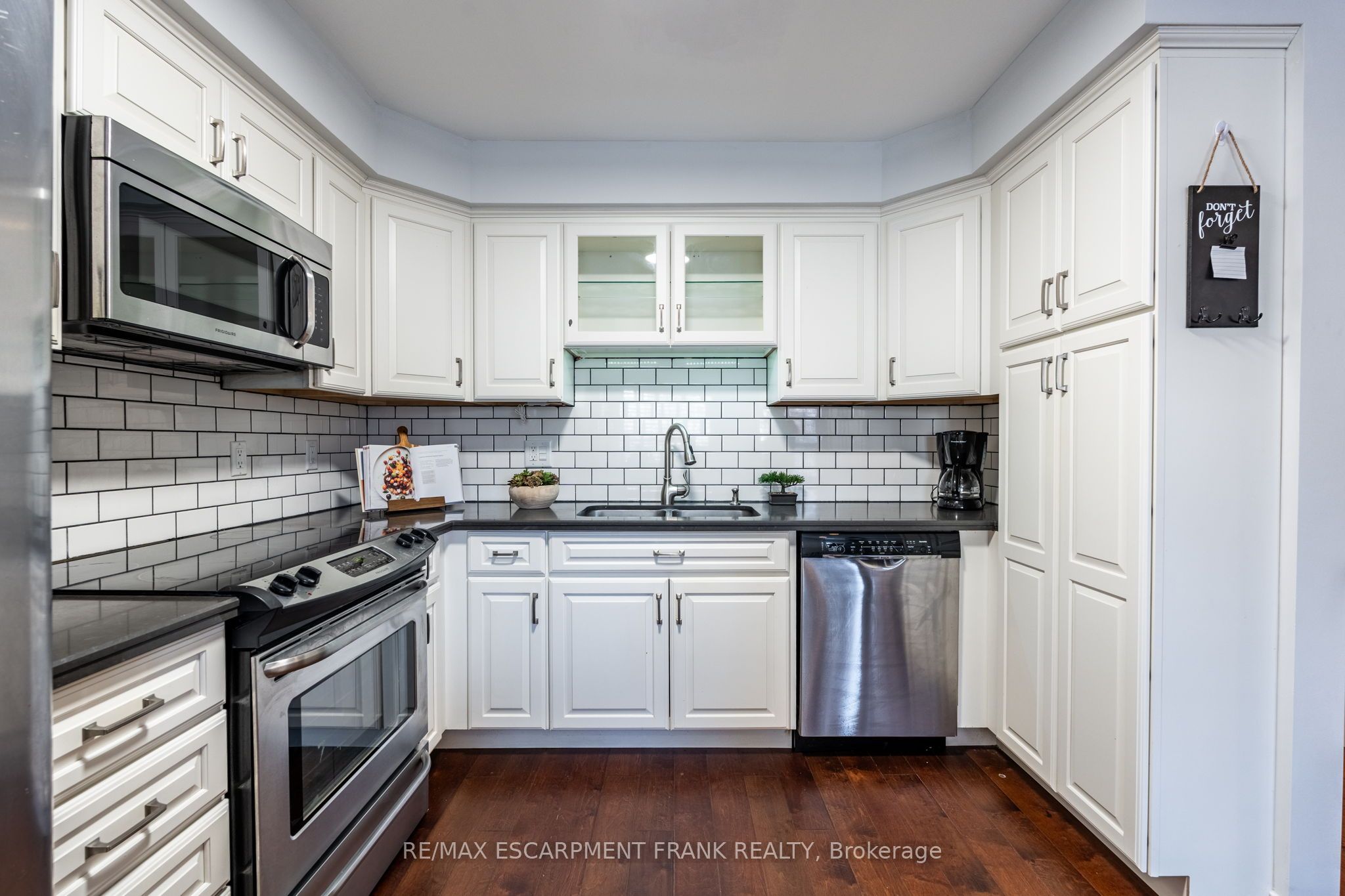 83 Foxborough Drive Property Photo 17