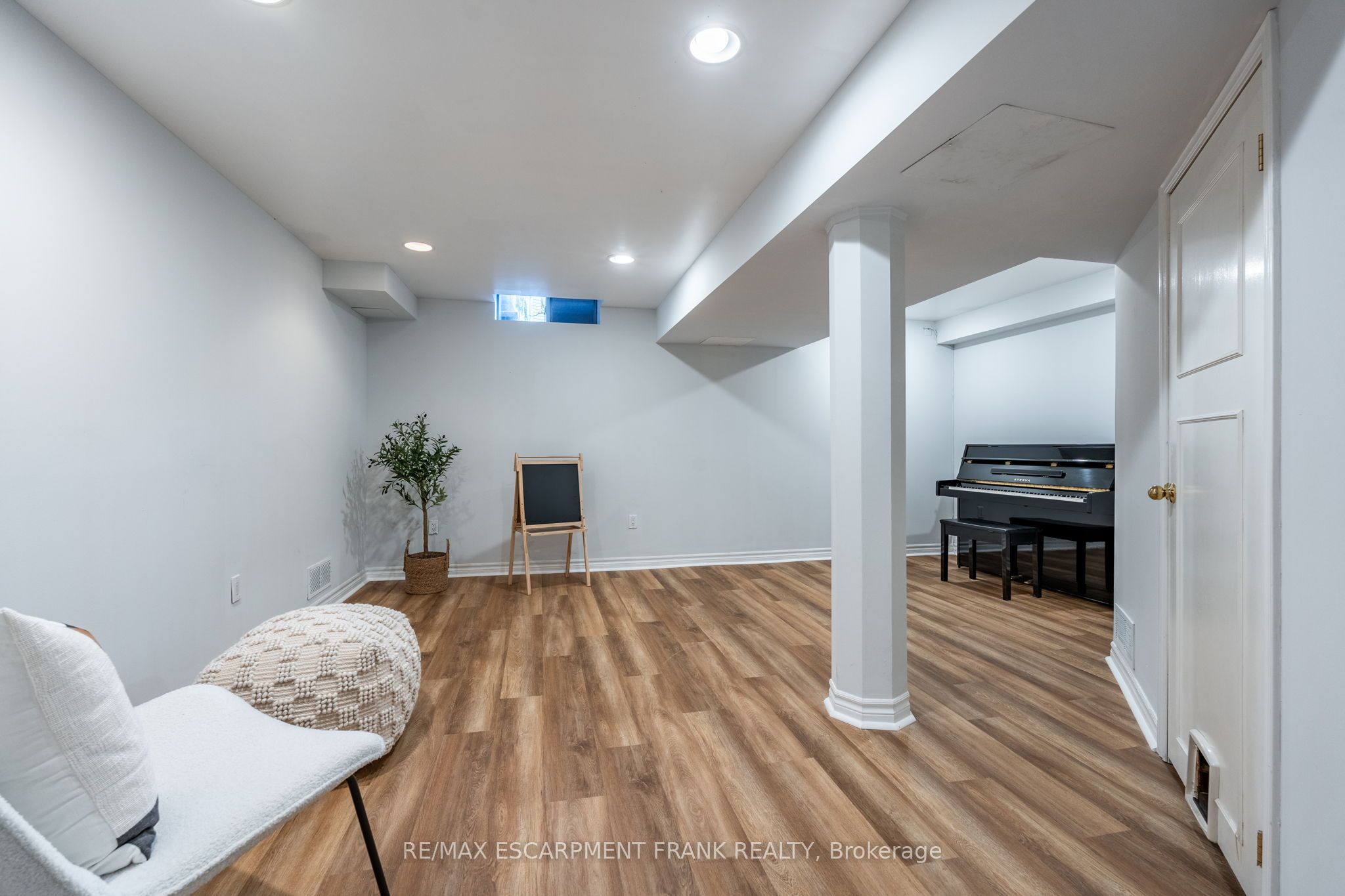 83 Foxborough Drive Property Photo 40