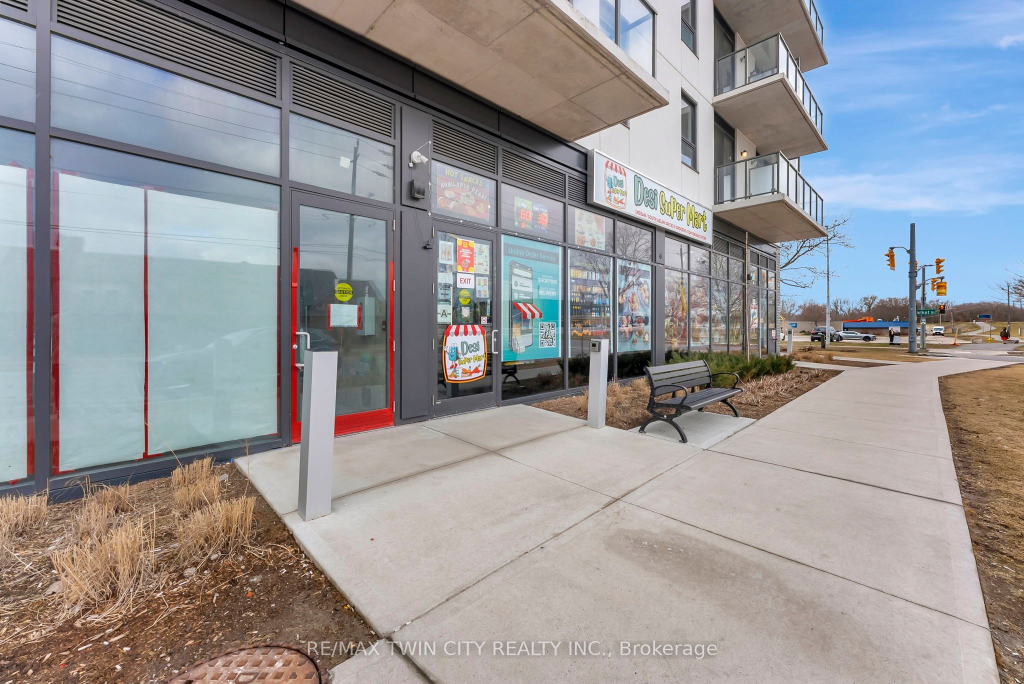 #112 - 7 Erie Avenue Property Photo 2