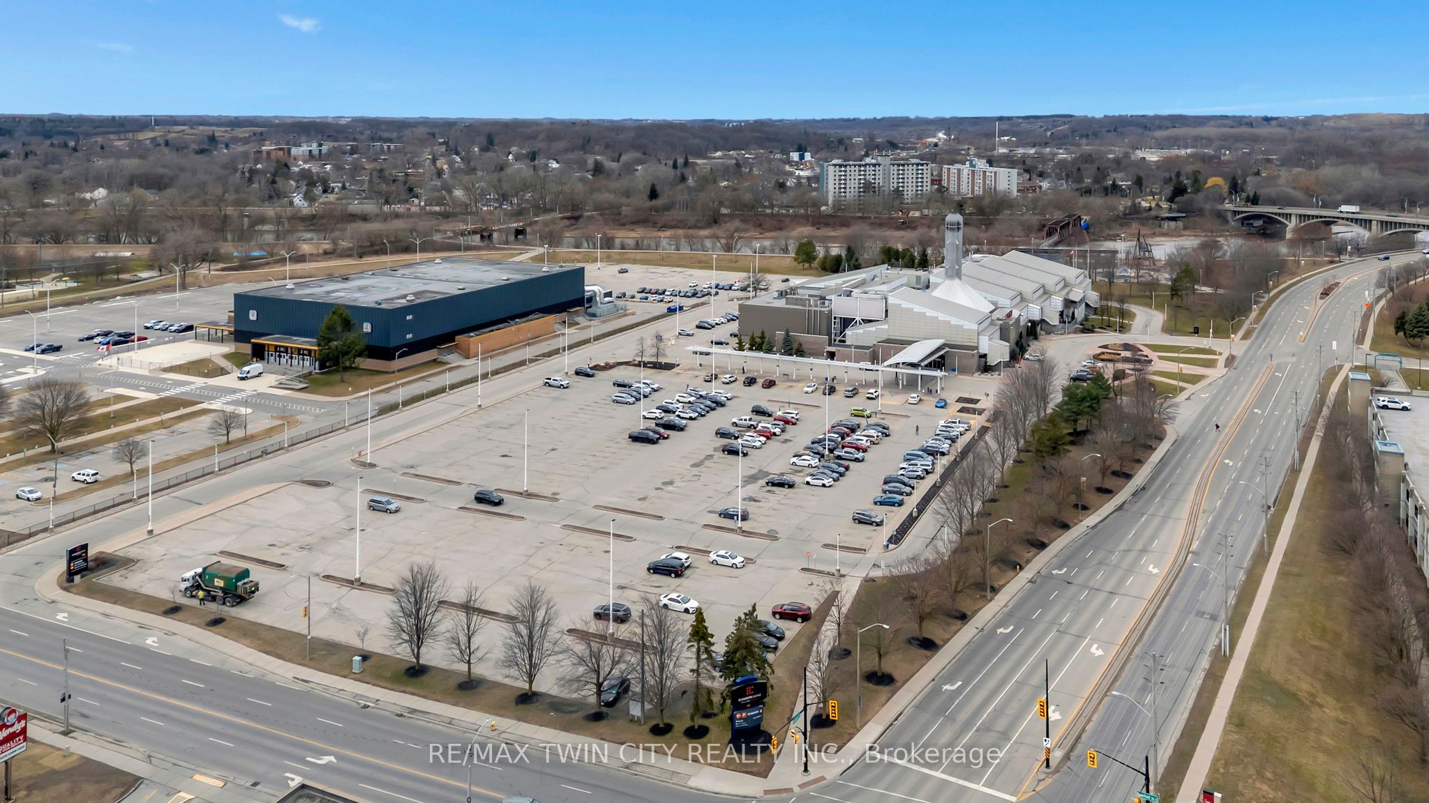 #112 - 7 Erie Avenue Property Photo 6