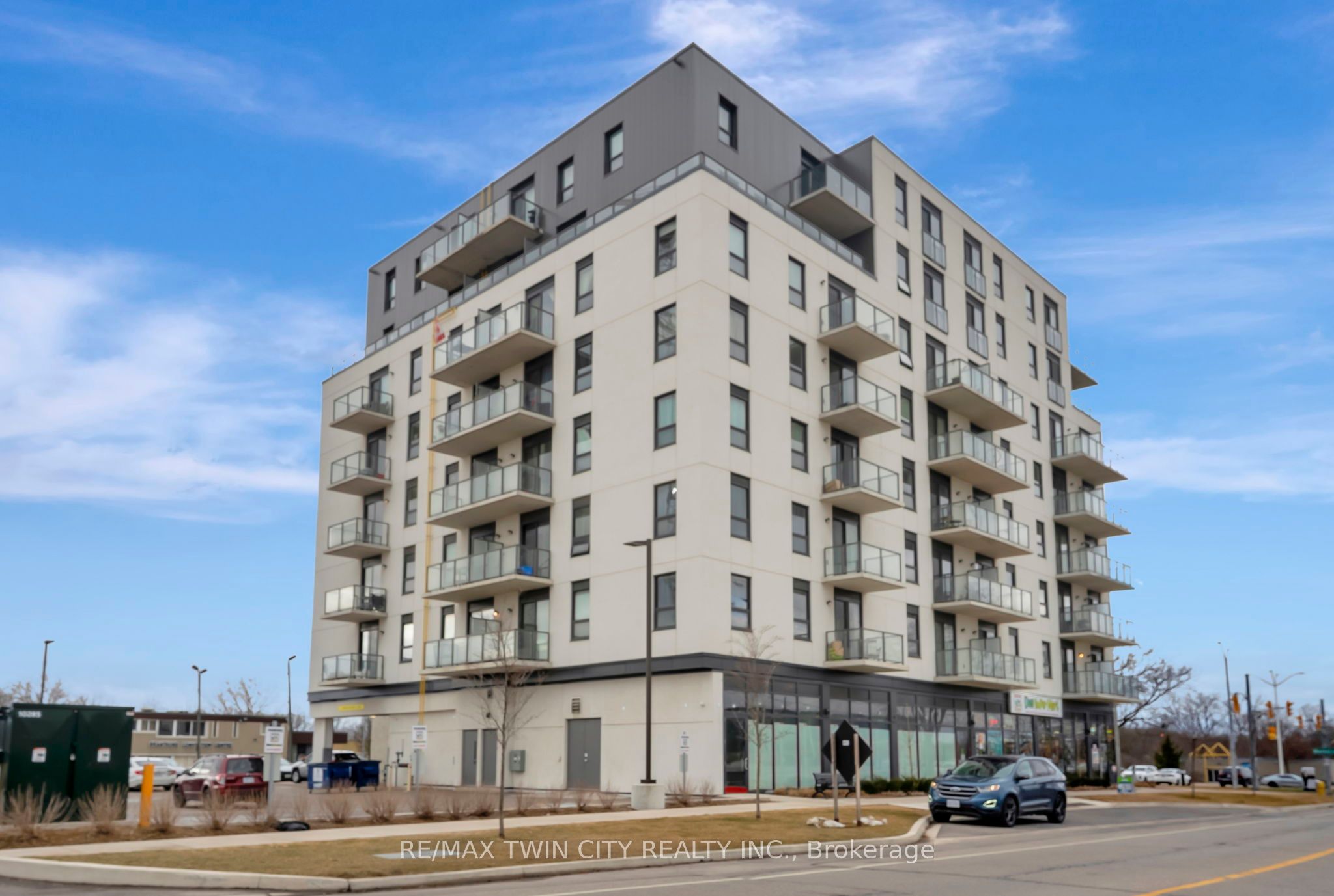 #112 - 7 Erie Avenue Property Photo 7