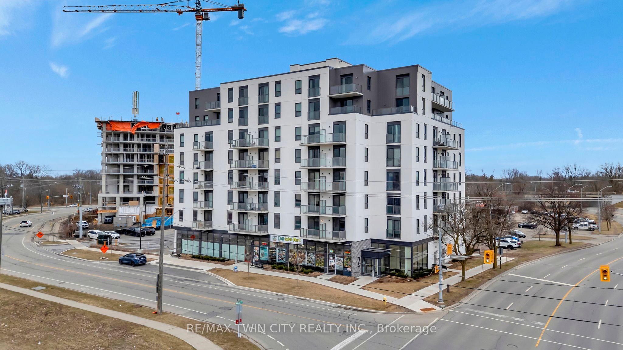 #112 - 7 Erie Avenue Property Photo 13