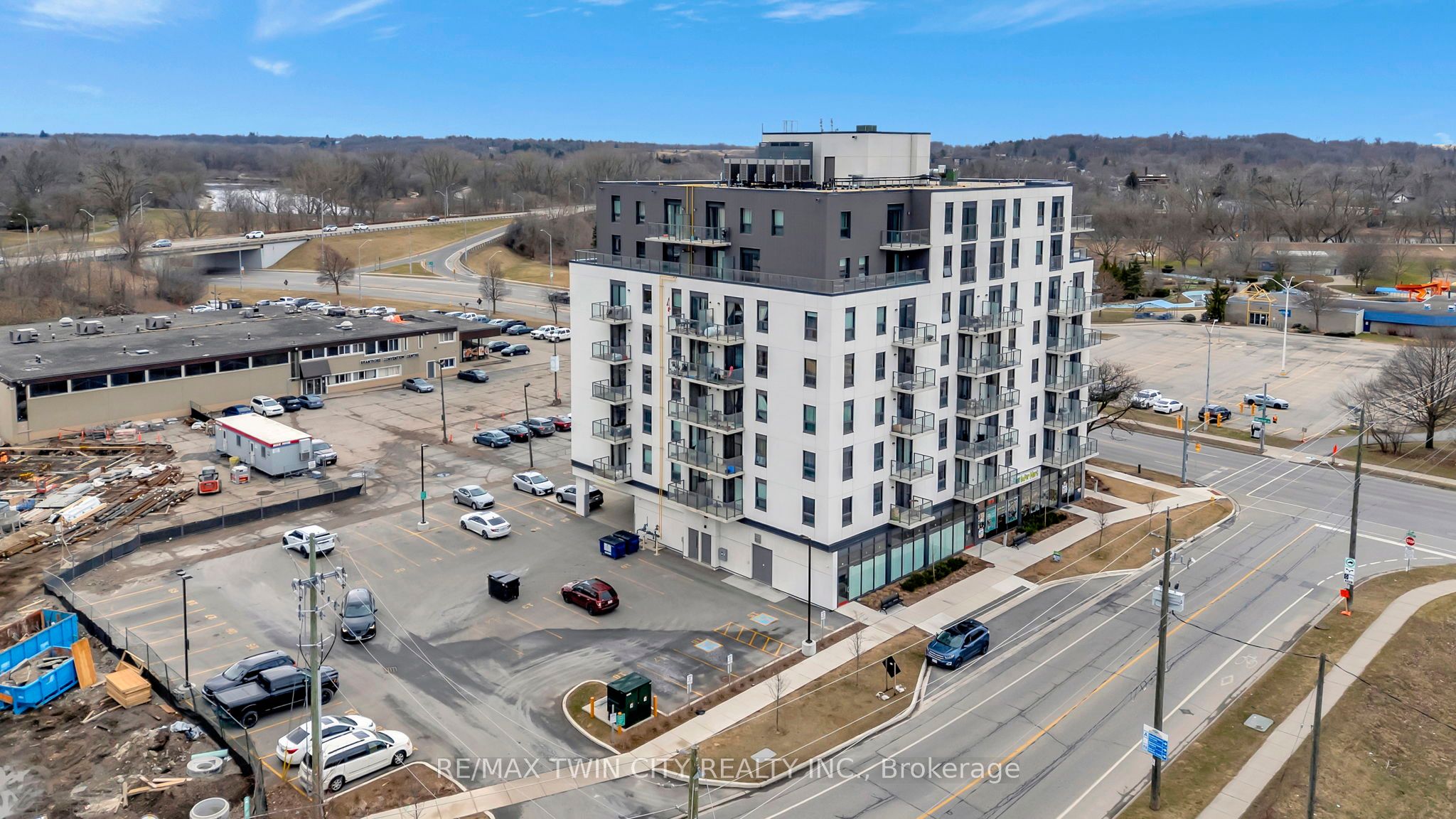 #112 - 7 Erie Avenue Property Photo 14