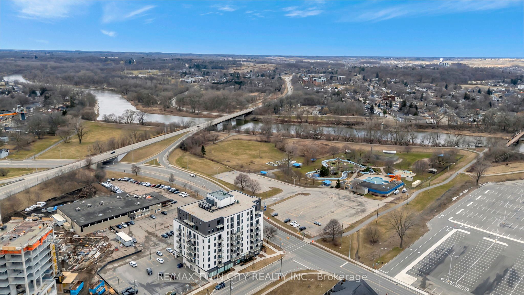 #112 - 7 Erie Avenue Property Photo 15
