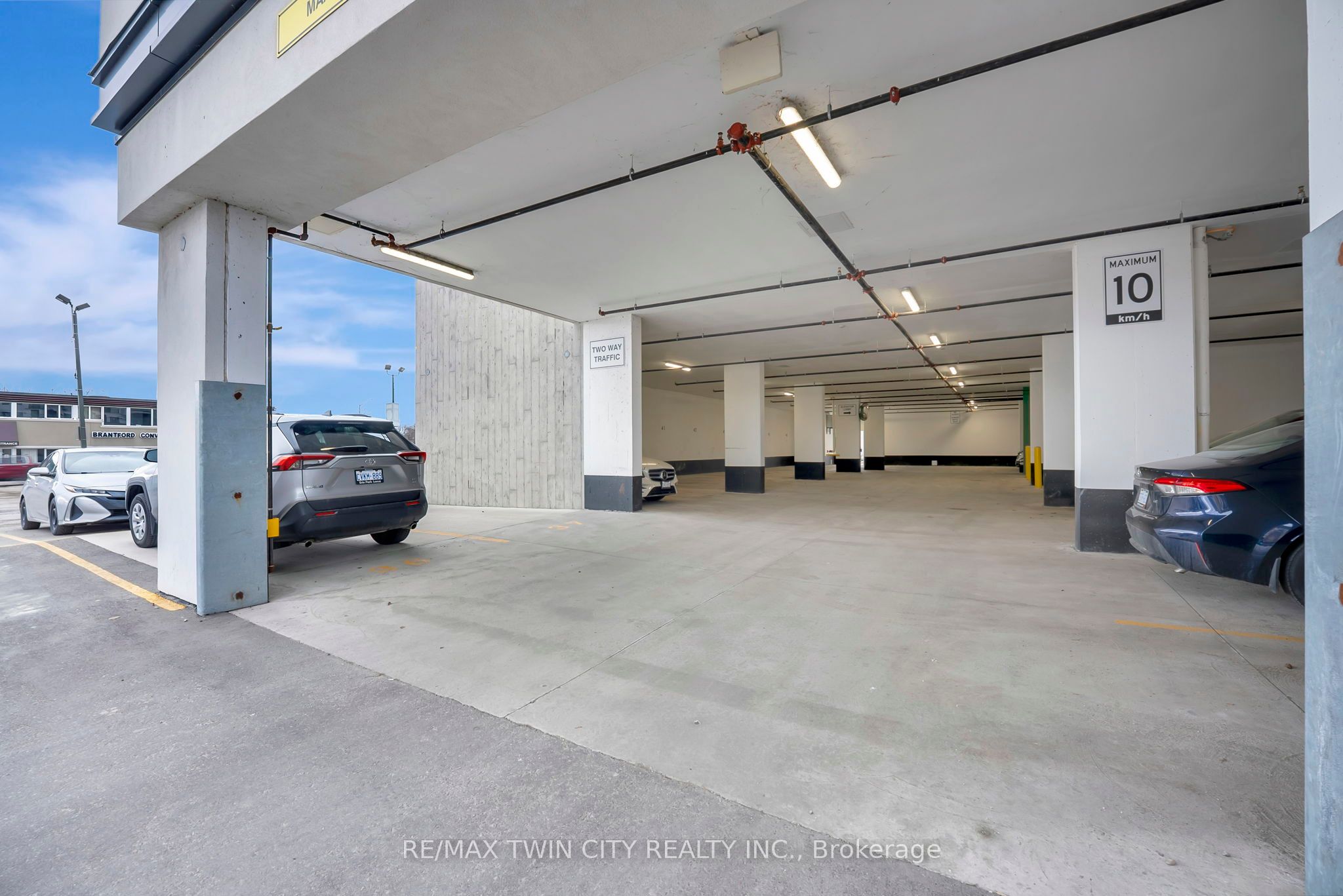 #112 - 7 Erie Avenue Property Photo 16