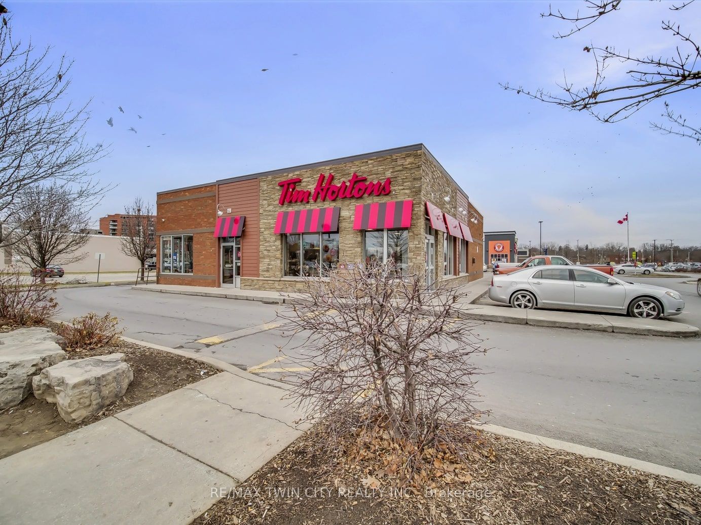 #112 - 7 Erie Avenue Property Photo 17
