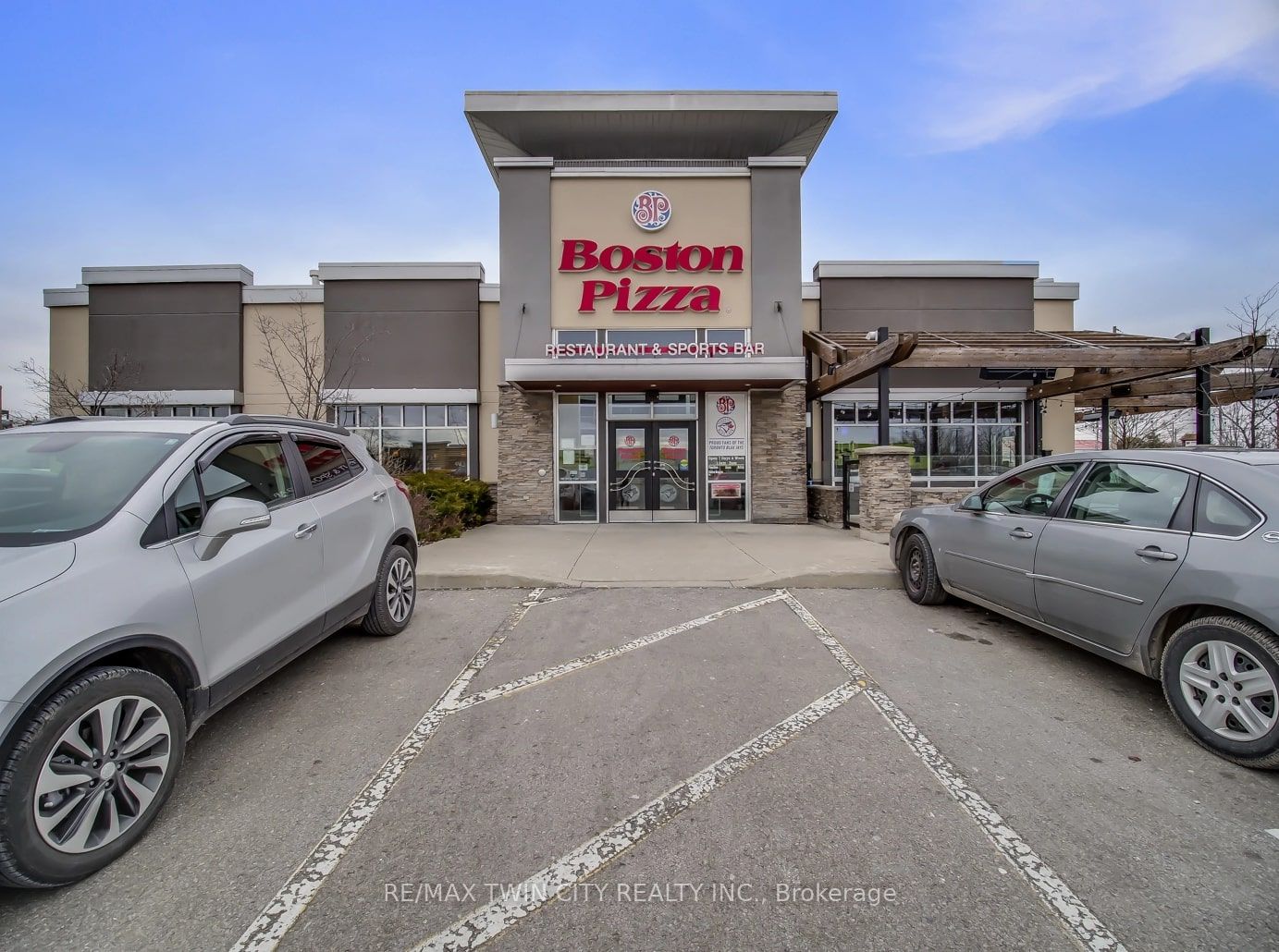 #112 - 7 Erie Avenue Property Photo 24