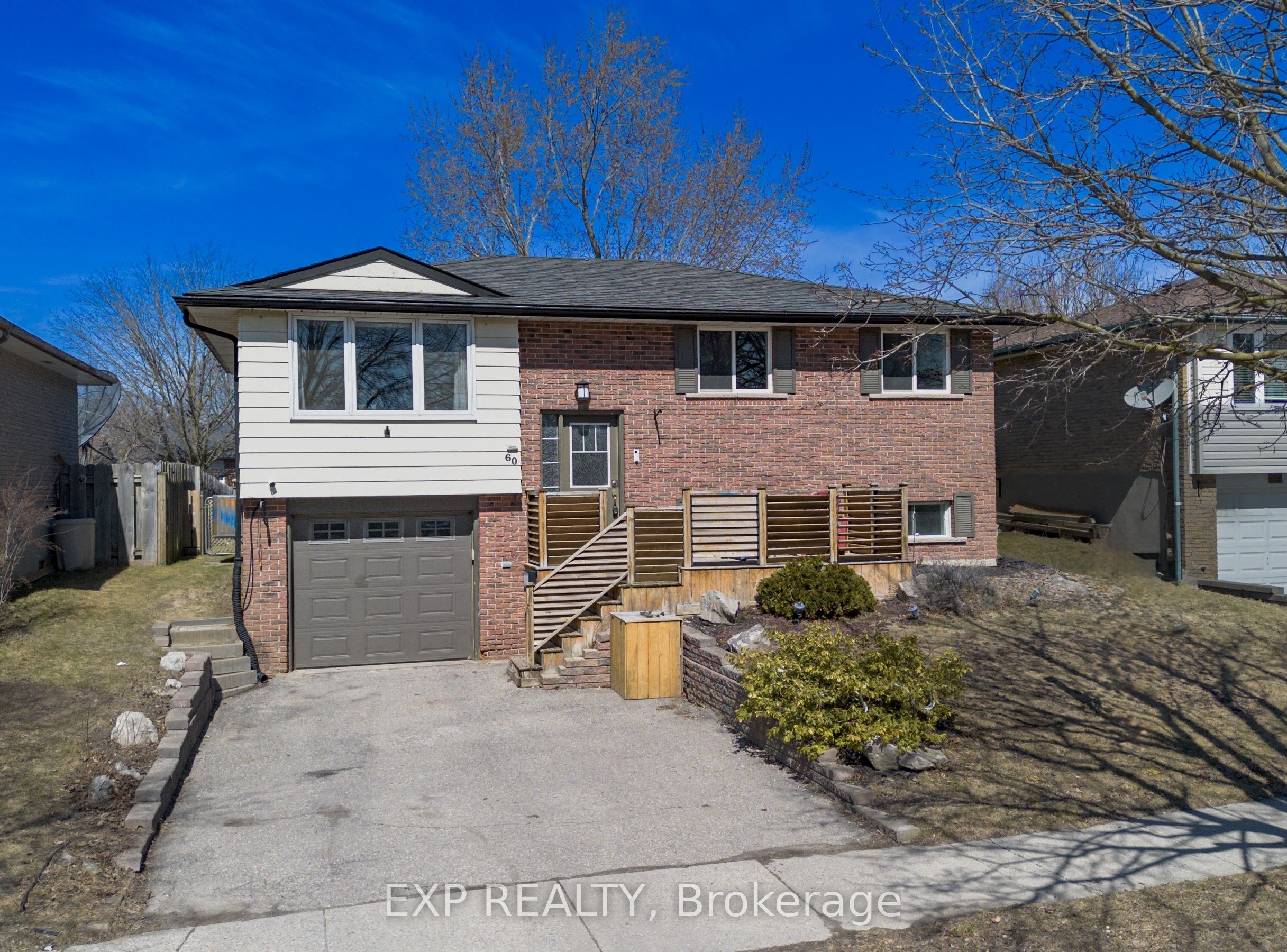 60 Wheatfield Cres Property Photo 1