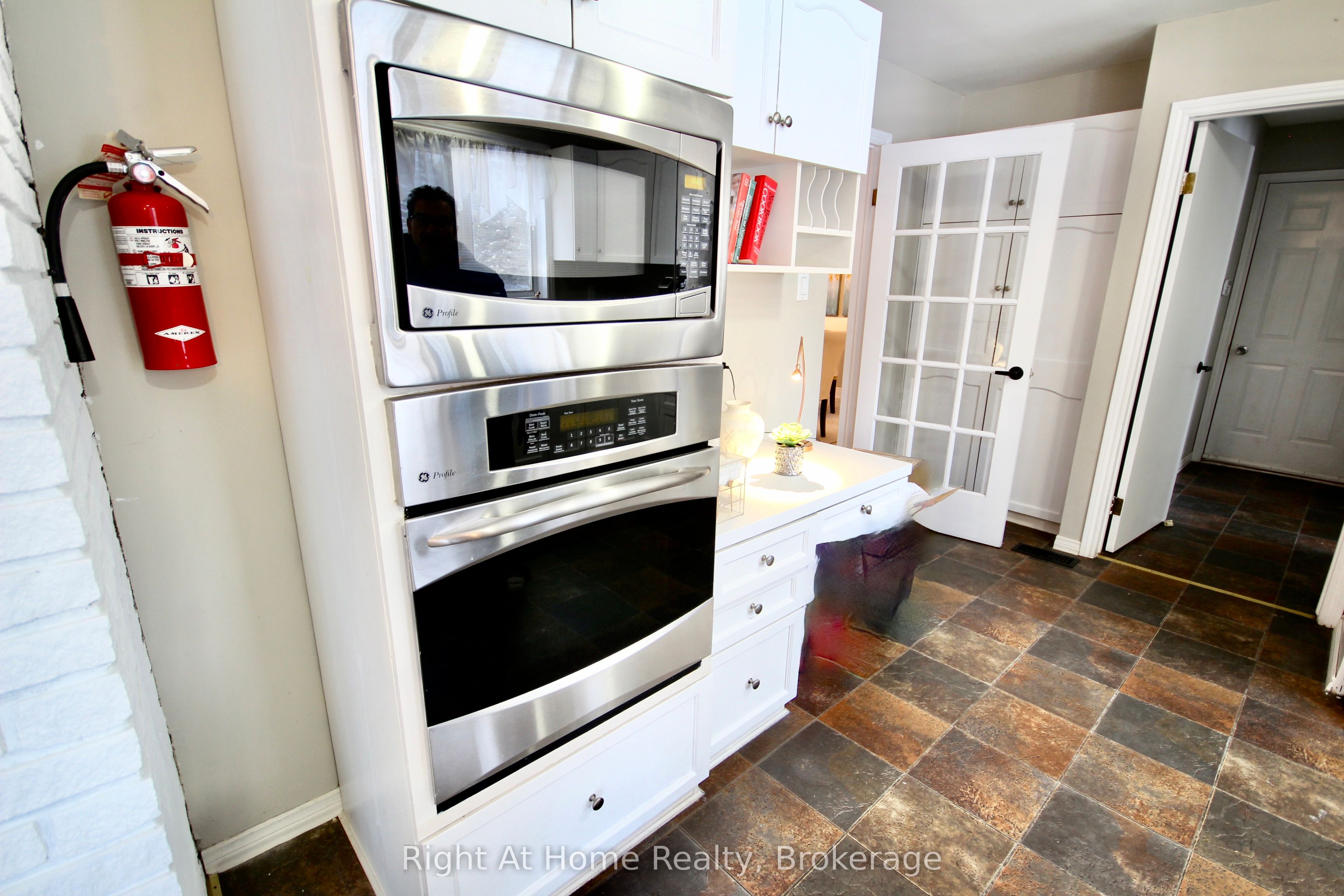 19 Charing Cross Road Property Photo 8