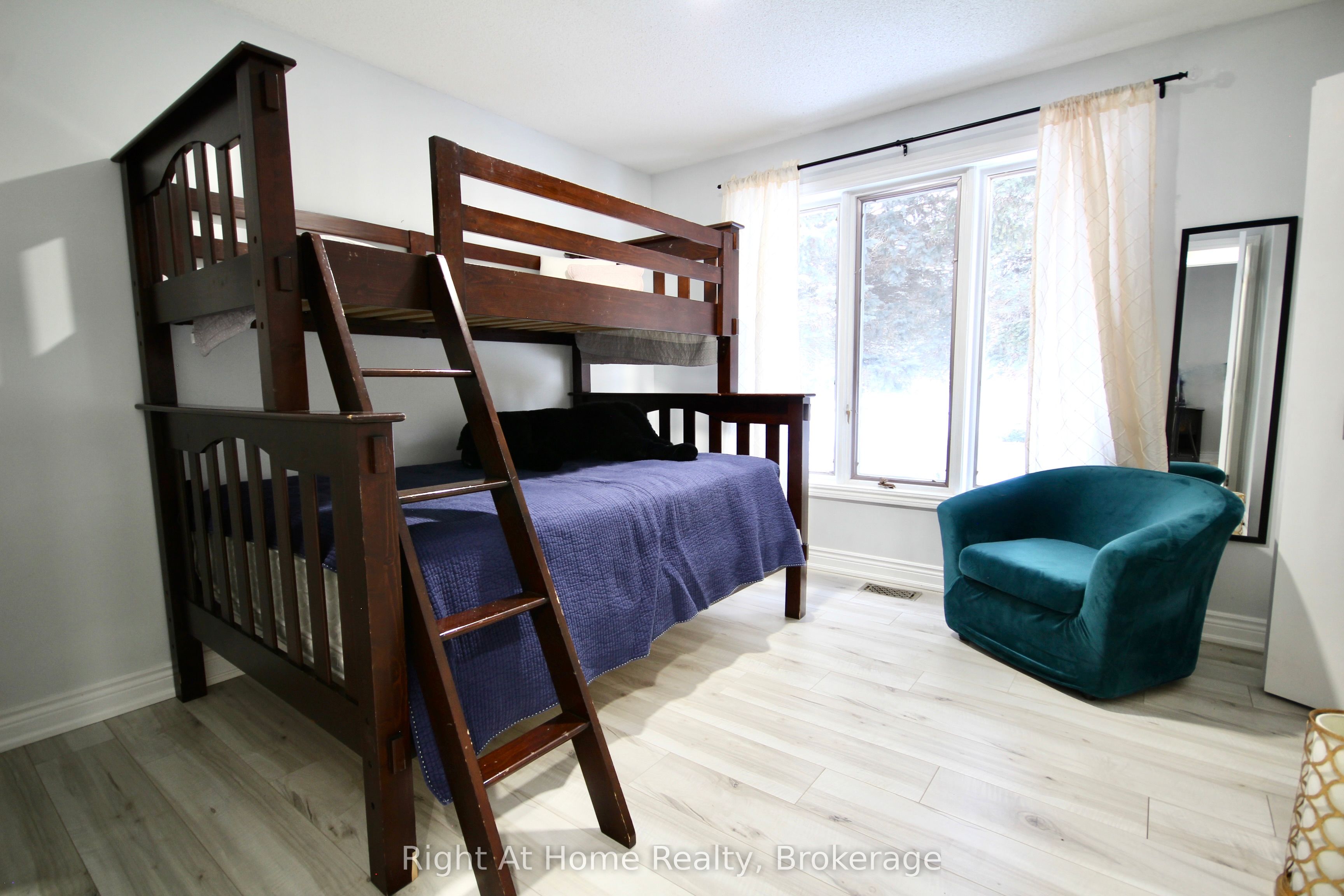 19 Charing Cross Road Property Photo 14