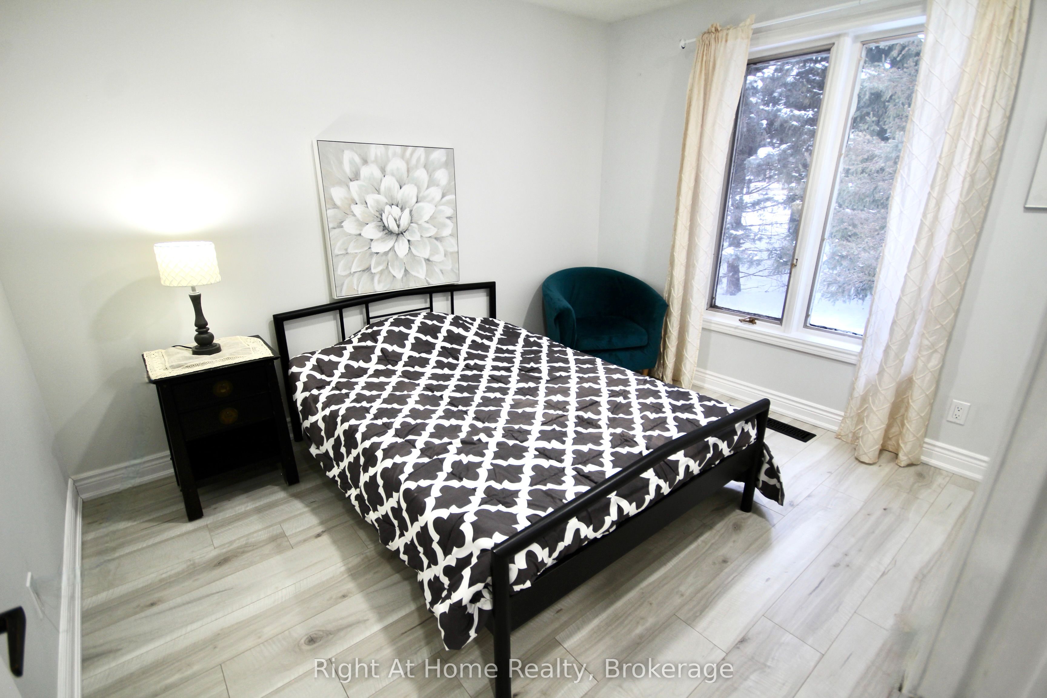 19 Charing Cross Road Property Photo 15