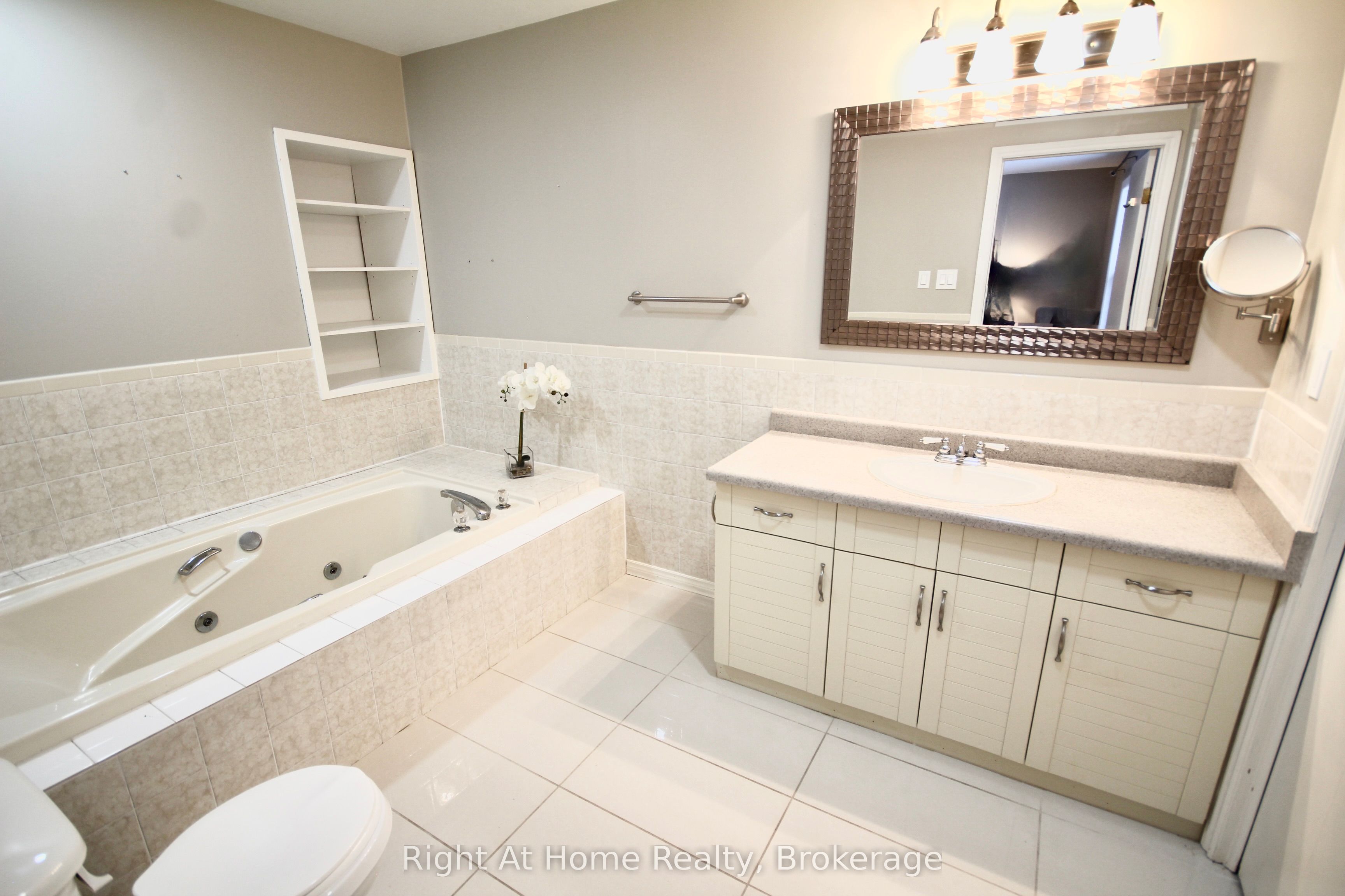19 Charing Cross Road Property Photo 17