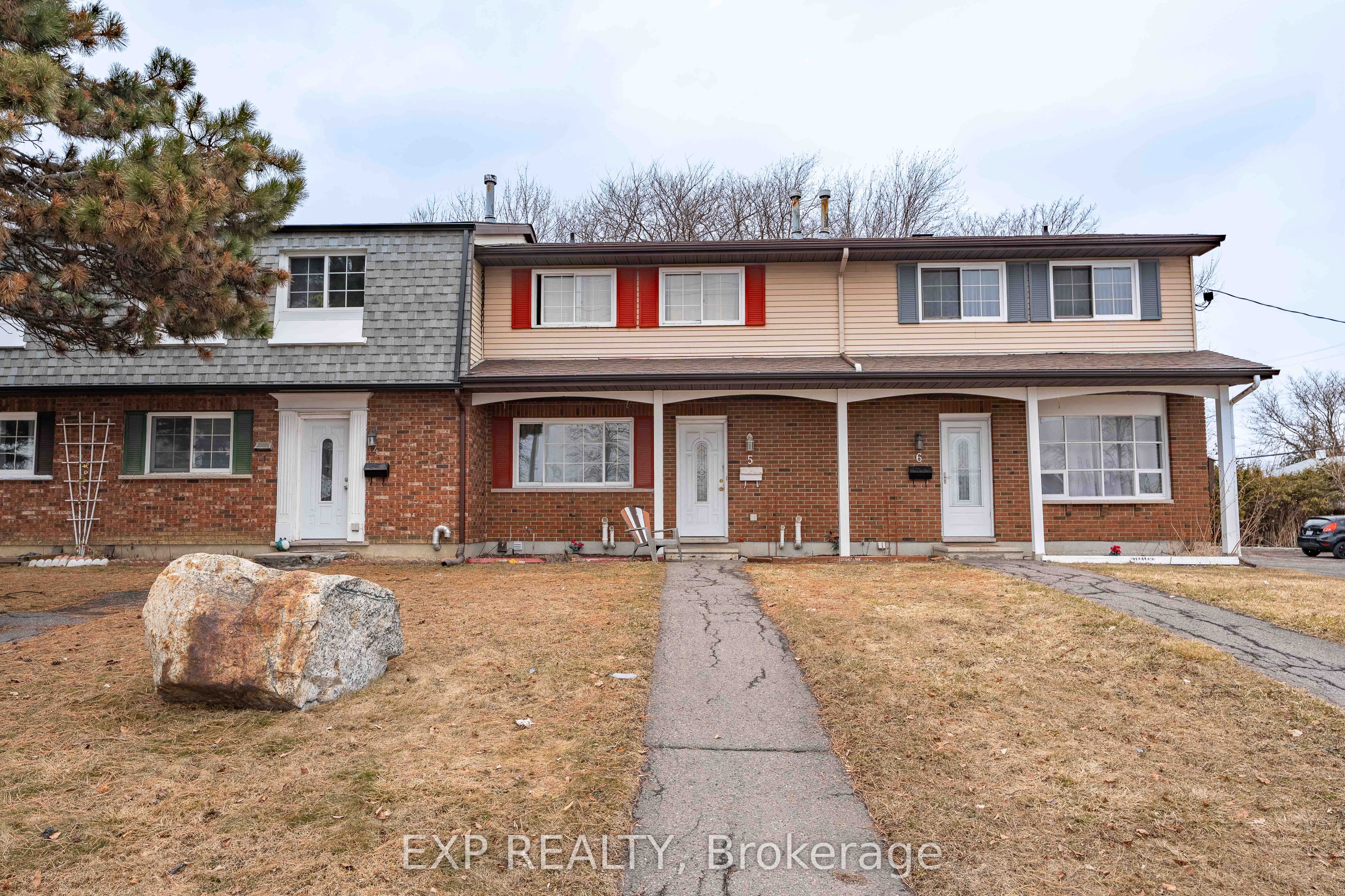 #5 - 1661 Heron Road Property Photo