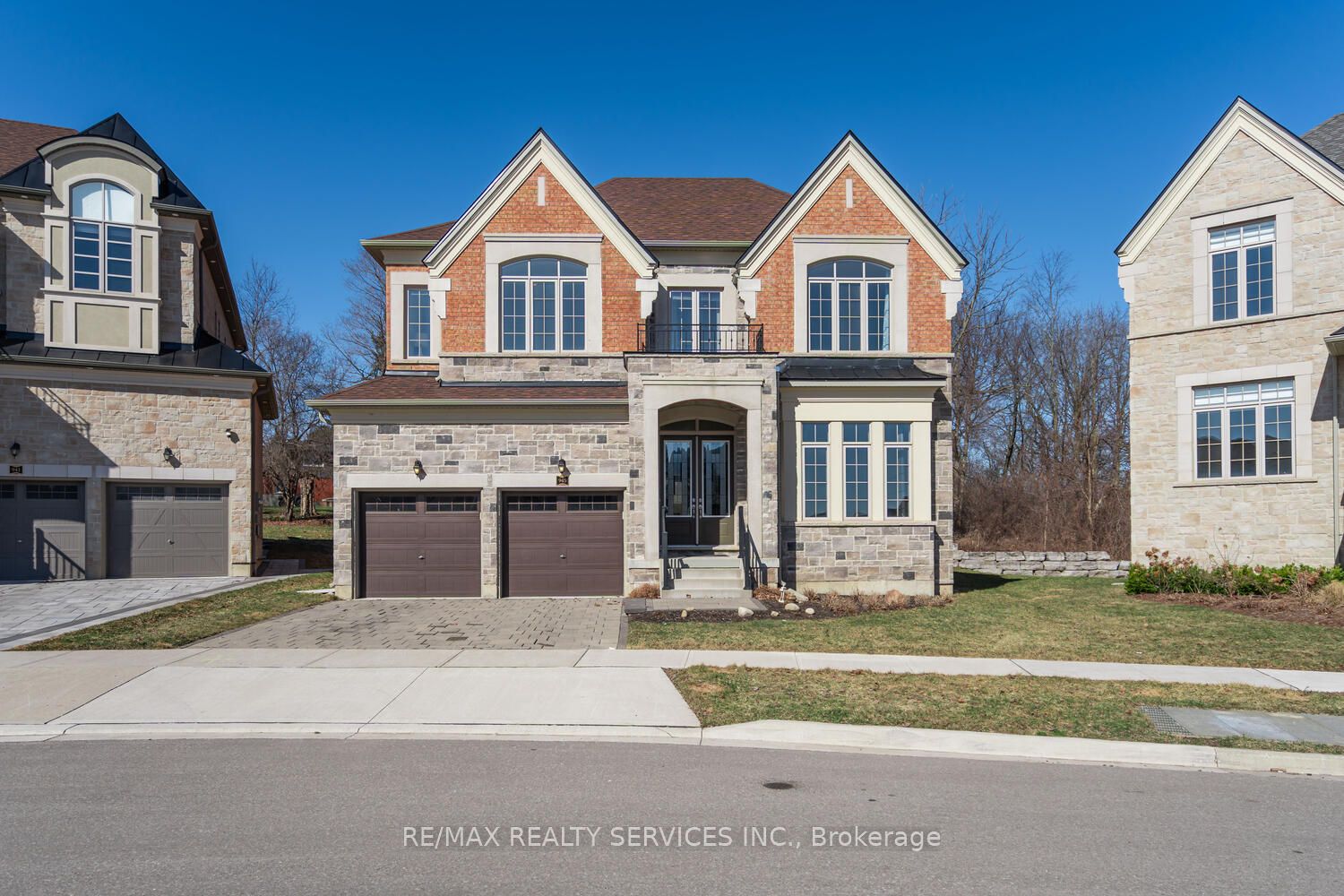945 Pondcliffe Court Property Photo