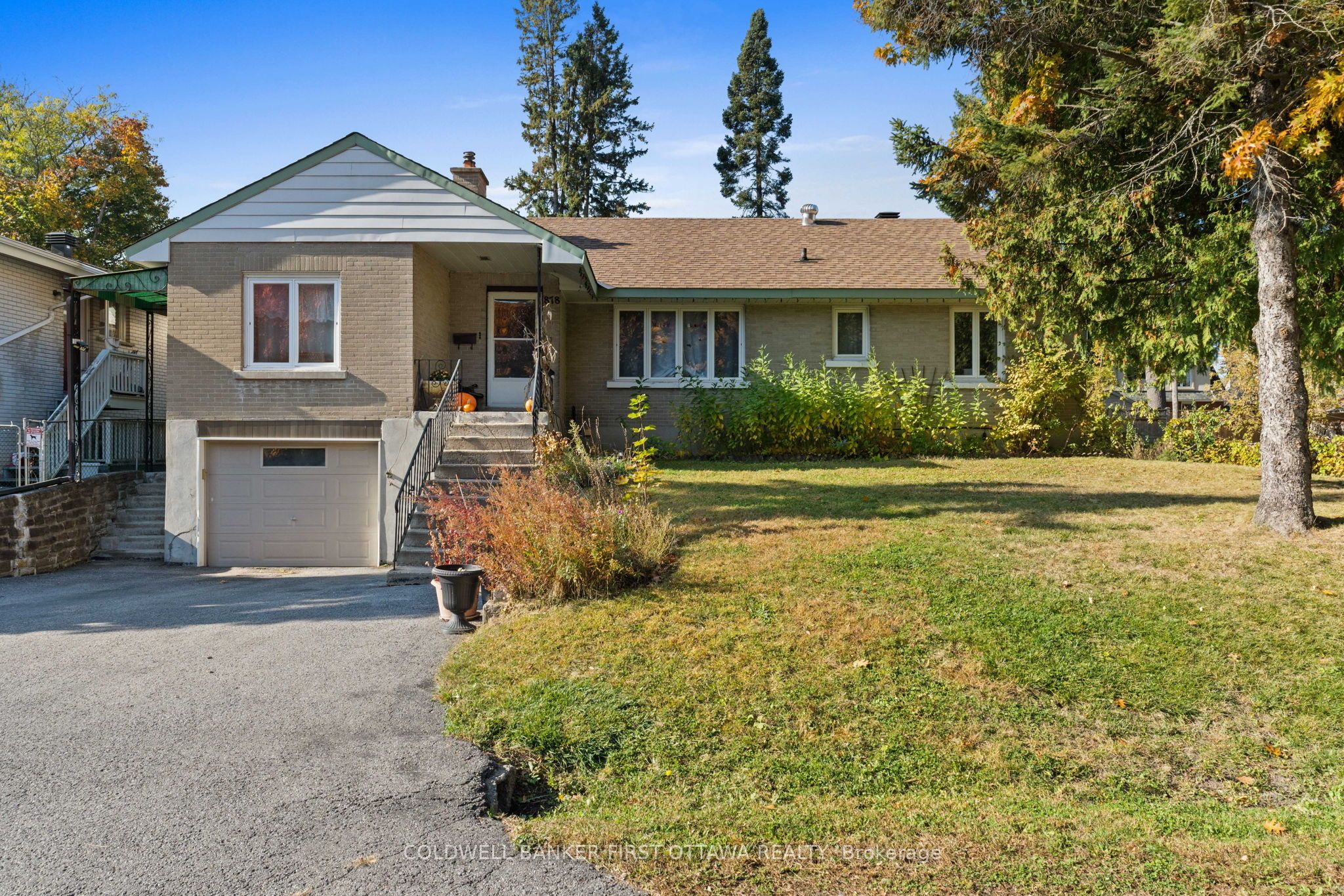878 Ivanhoe Ave Property Photo