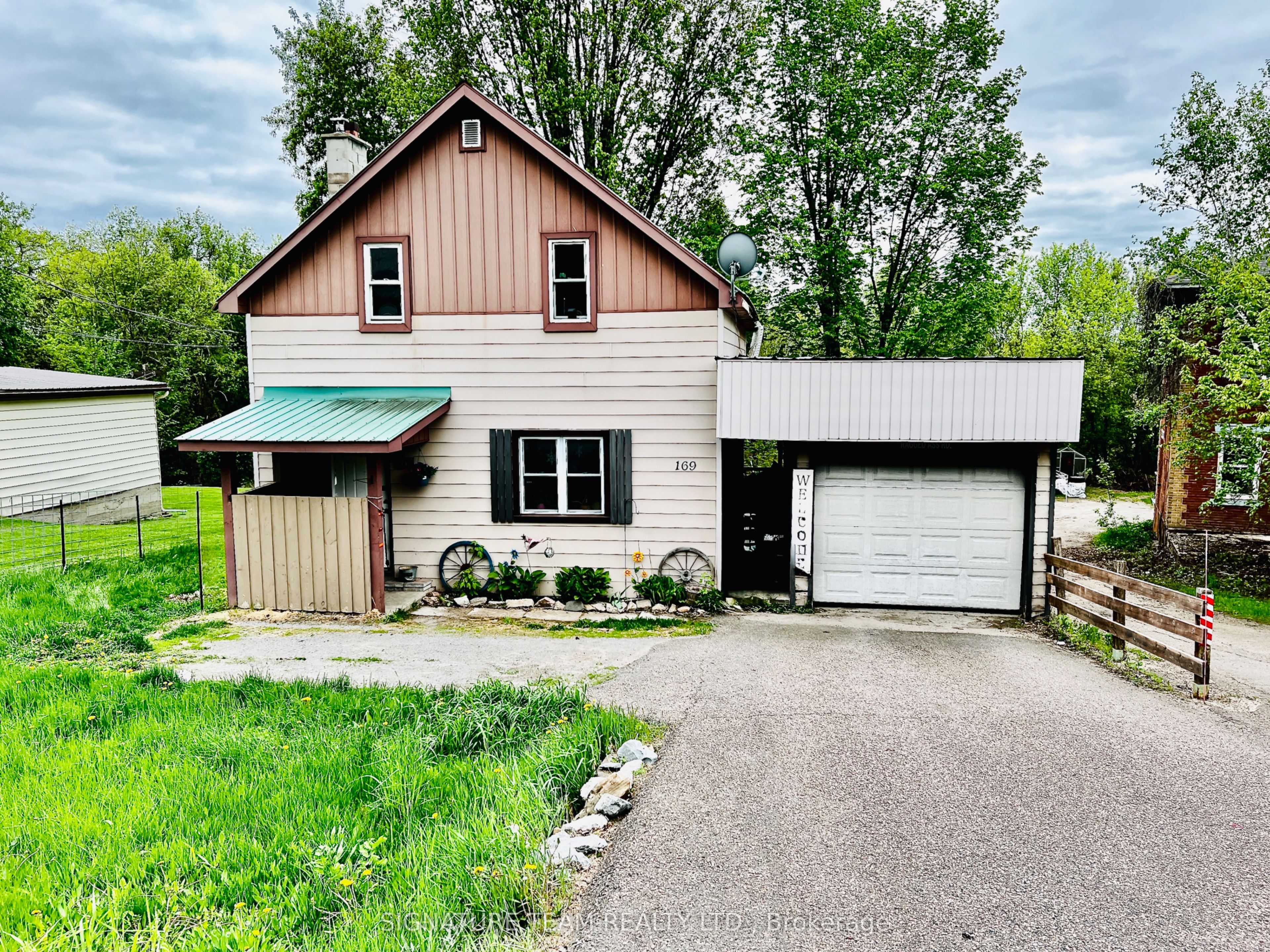 169 Bonnechere Street Property Photo 1