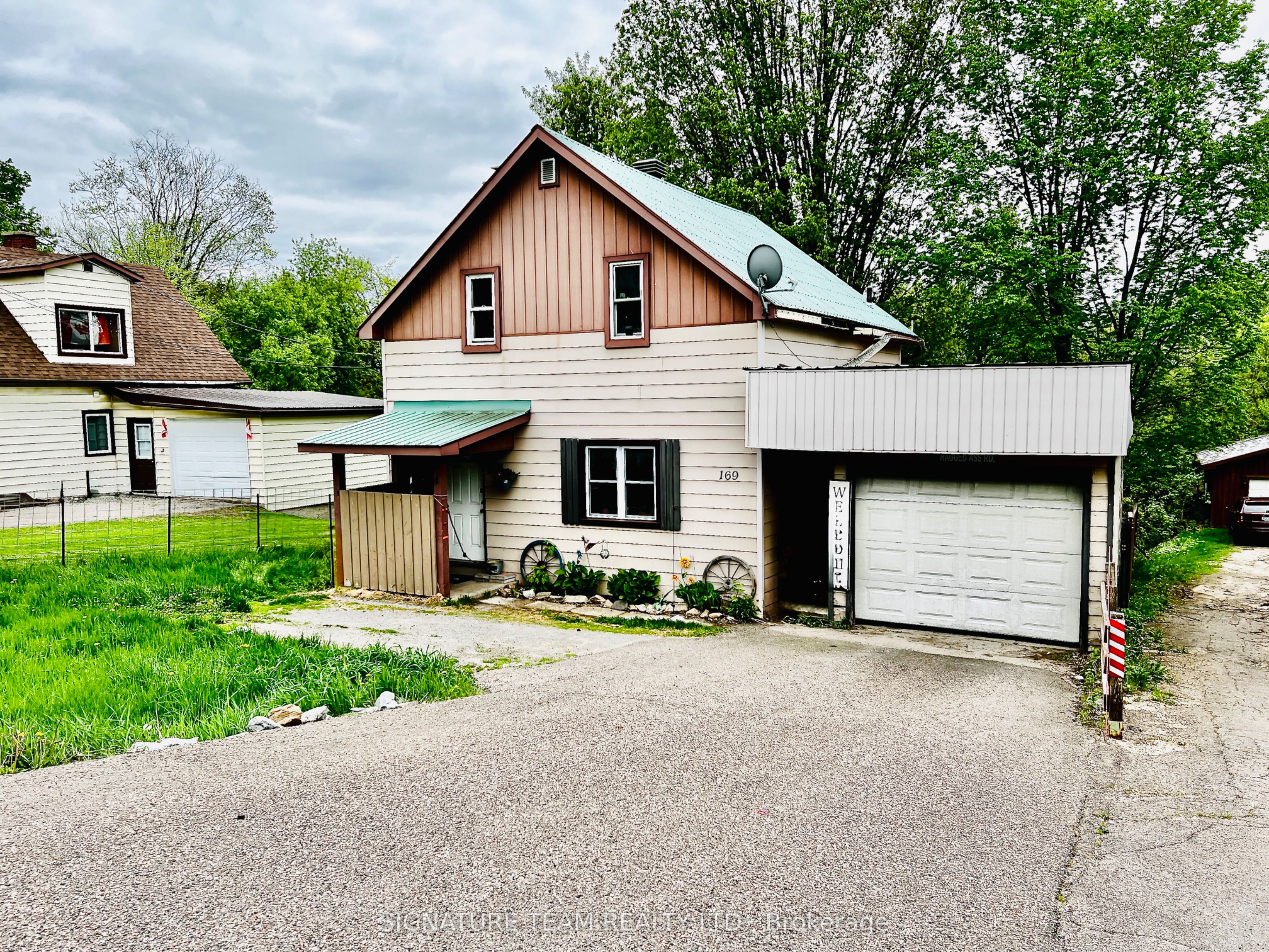 169 Bonnechere Street E Property Photo 2