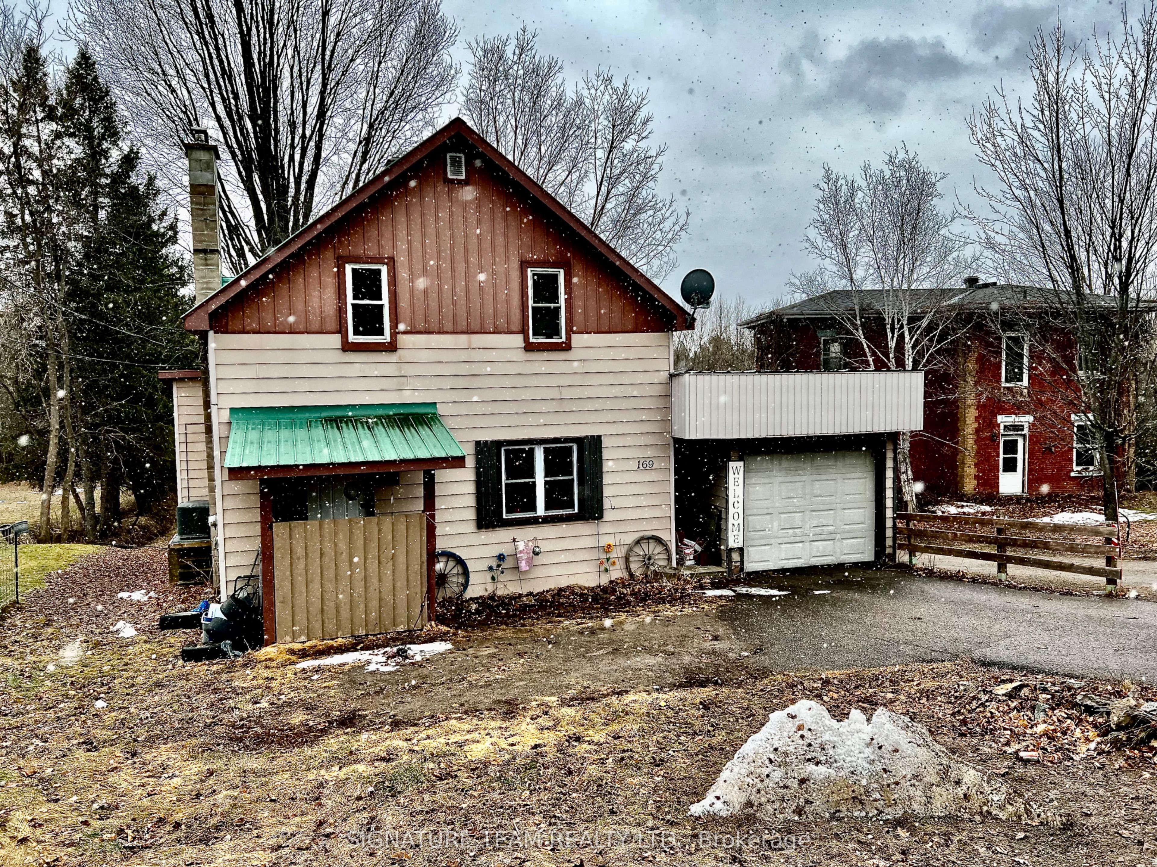 169 Bonnechere Street Property Photo 9