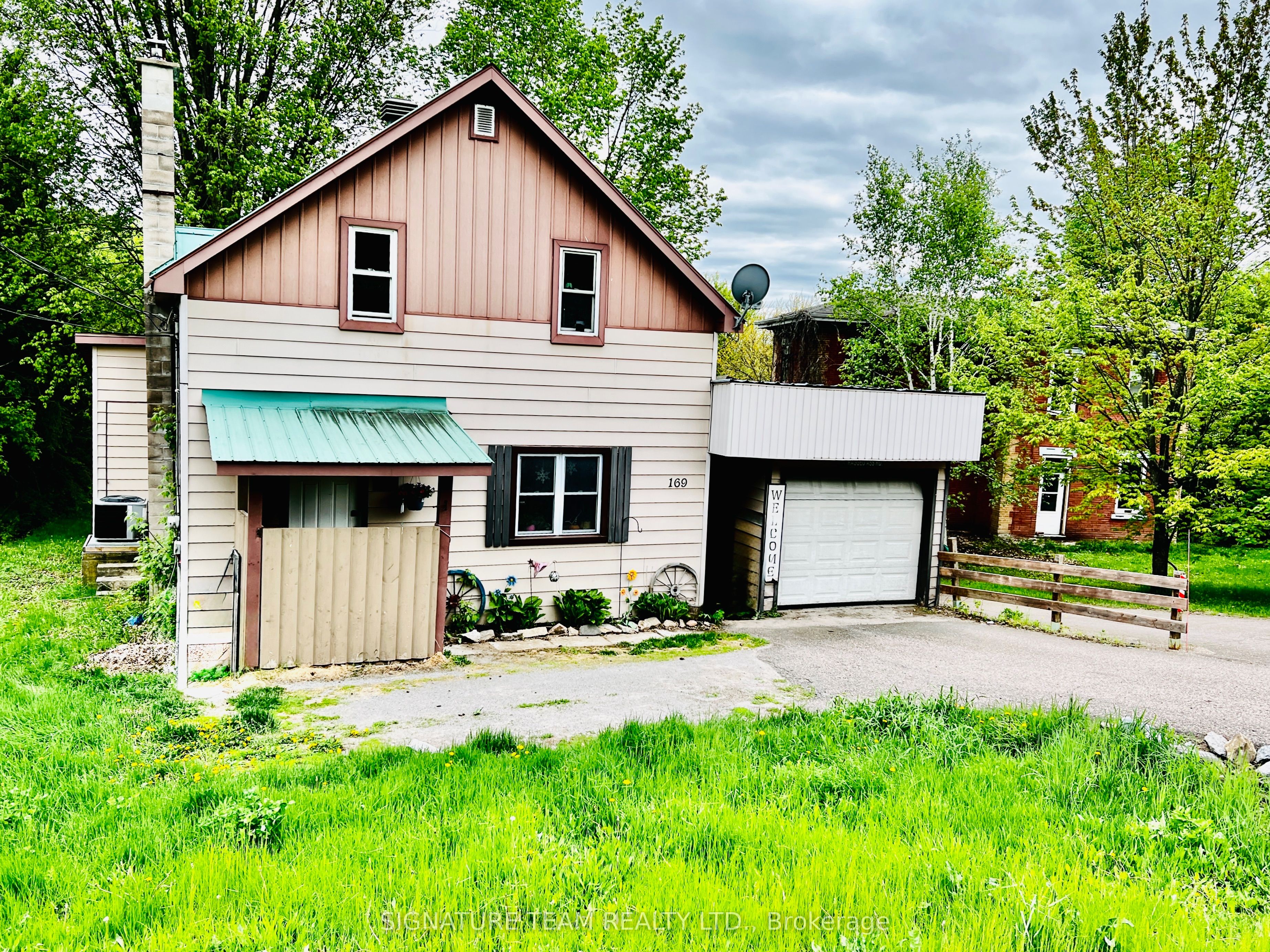 169 Bonnechere Street E Property Photo 10